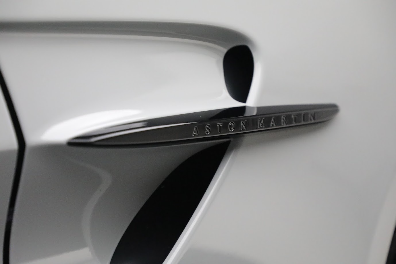 New-2025-Aston-Martin-Vantage