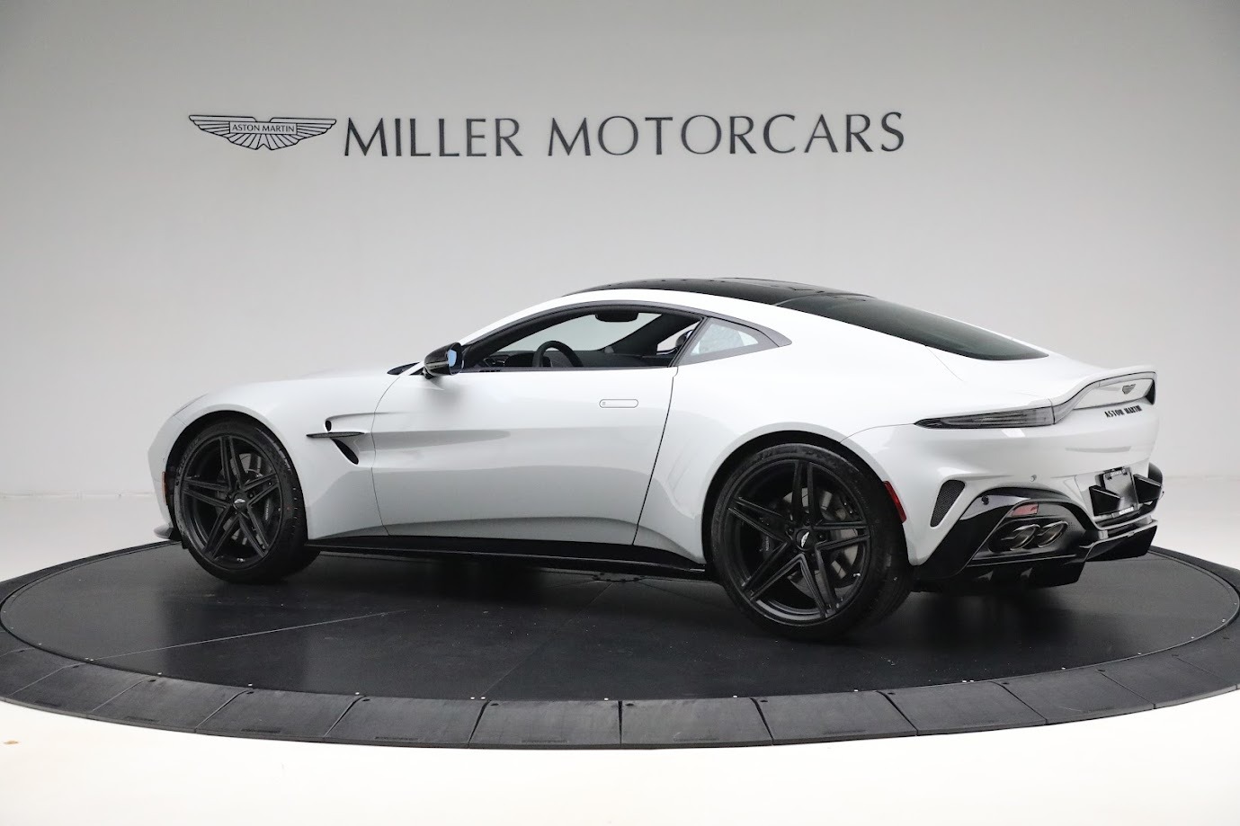 New-2025-Aston-Martin-Vantage