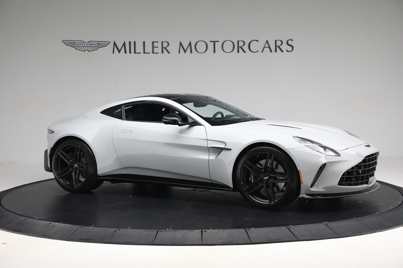 New-2025-Aston-Martin-Vantage