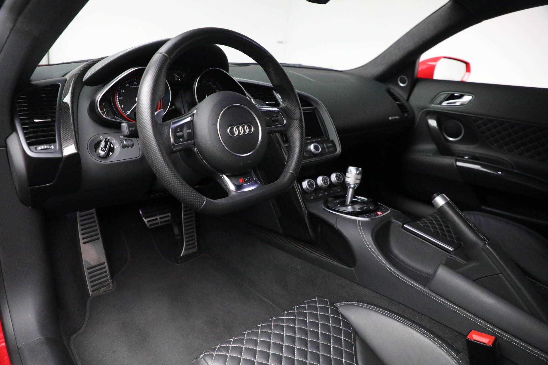 Used-2015-Audi-R8-52-quattro