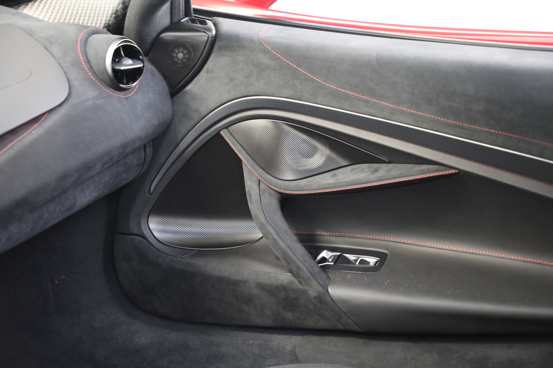 New-2024-McLaren-750S-Performance