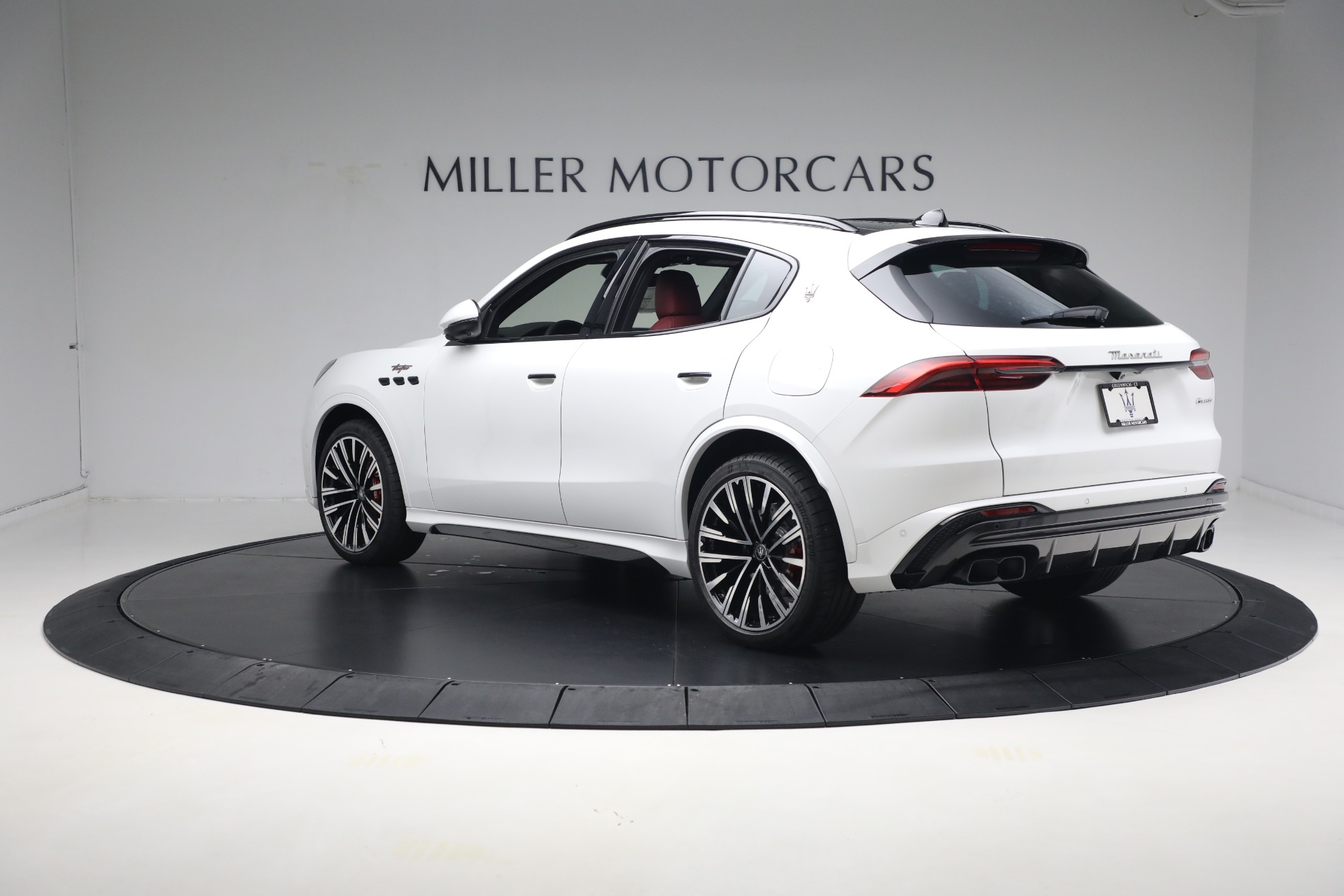 New-2024-Maserati-Grecale-Trofeo