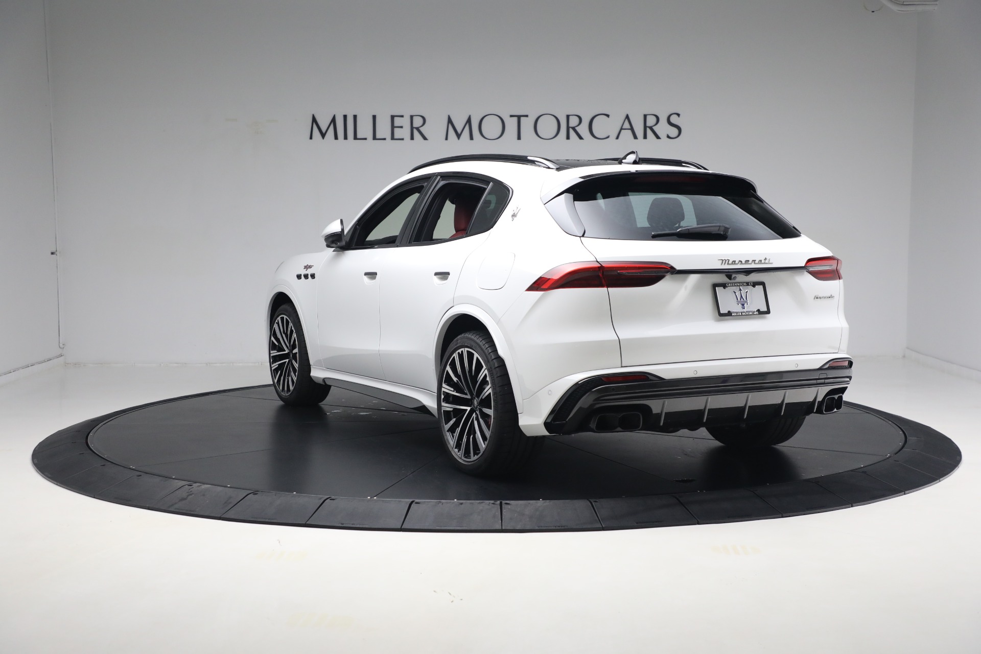 New-2024-Maserati-Grecale-Trofeo