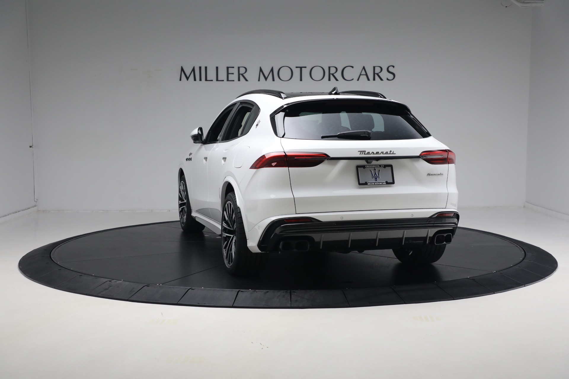 New-2024-Maserati-Grecale-Trofeo