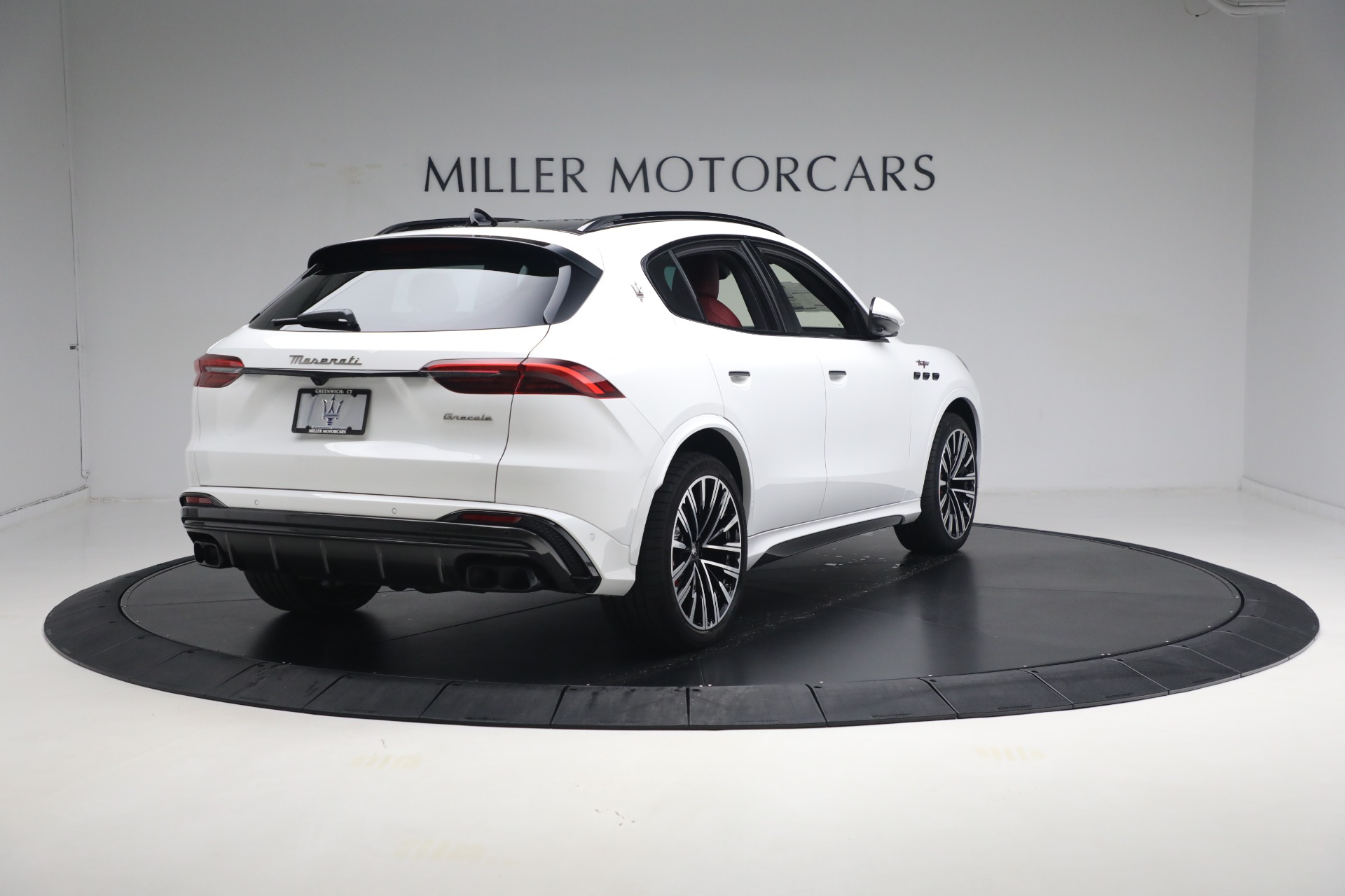 New-2024-Maserati-Grecale-Trofeo