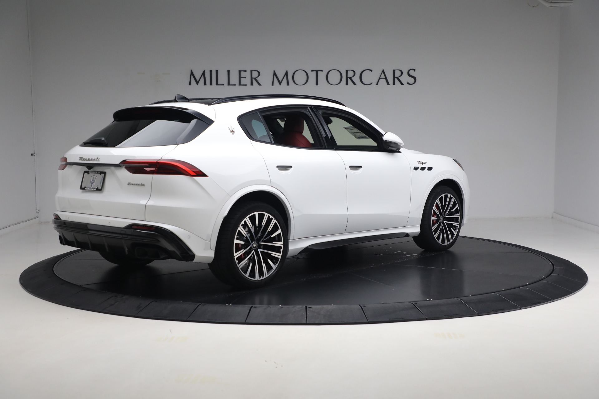 New-2024-Maserati-Grecale-Trofeo