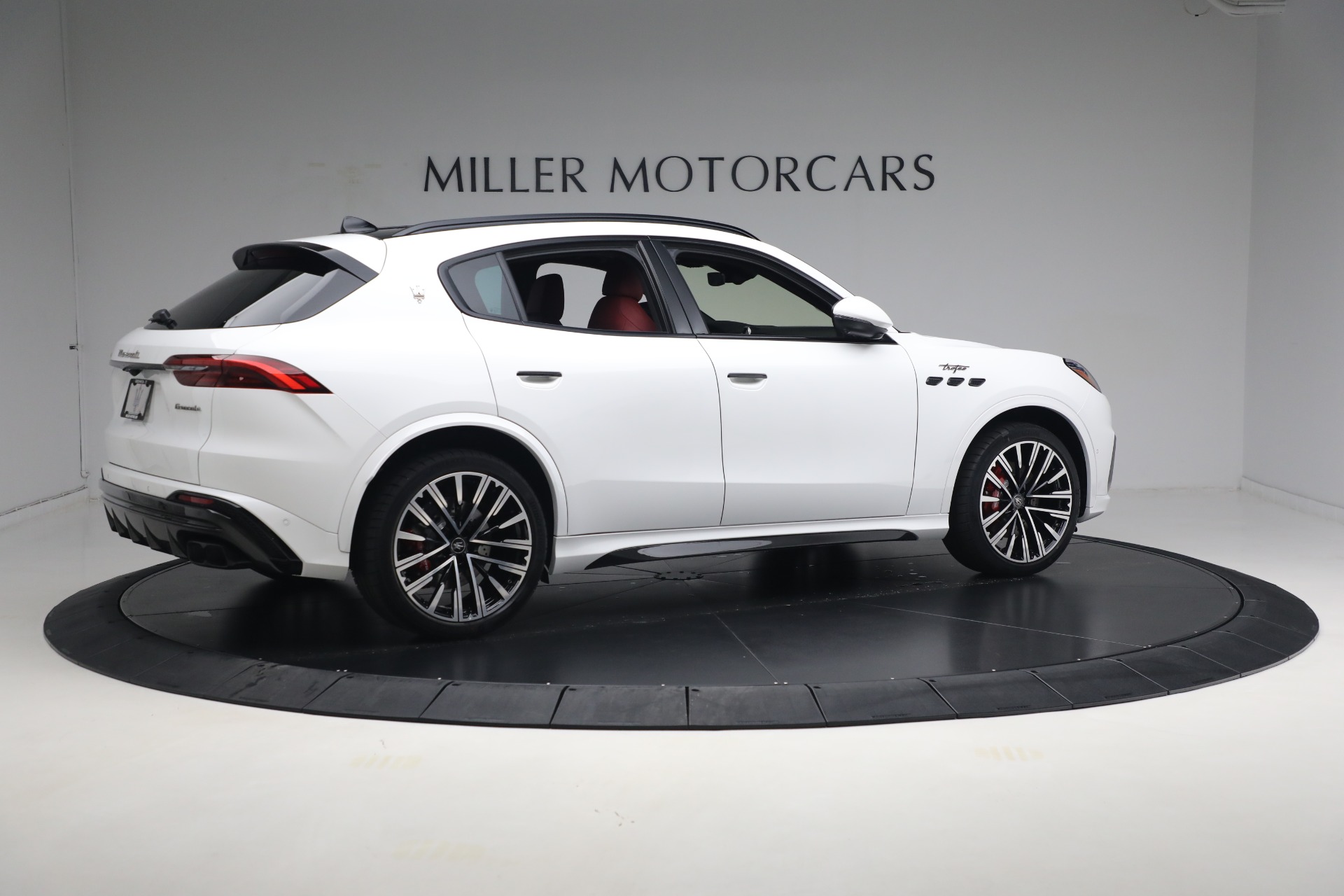 New-2024-Maserati-Grecale-Trofeo