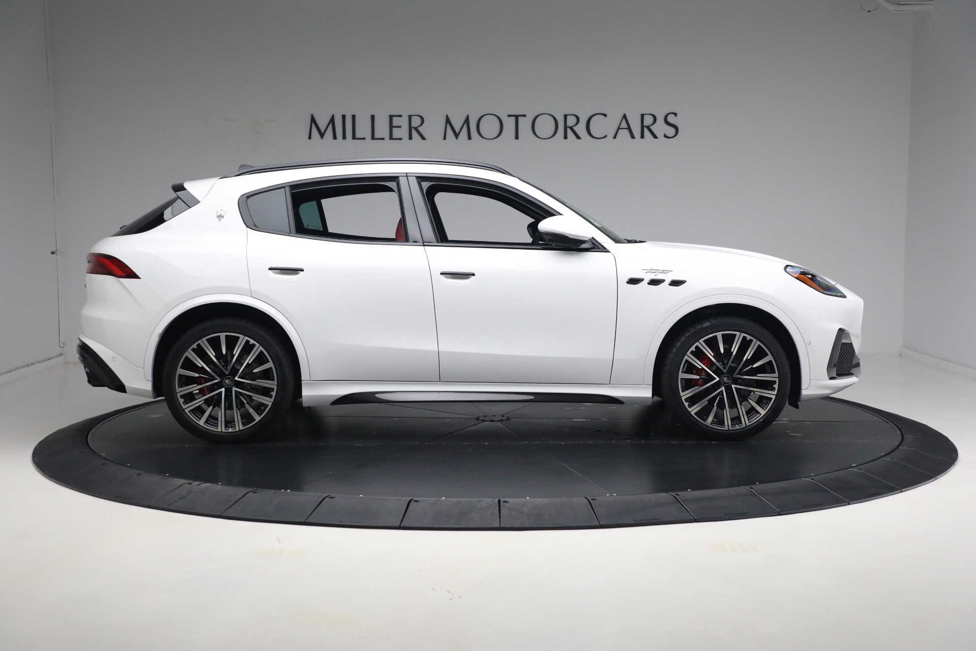 New-2024-Maserati-Grecale-Trofeo