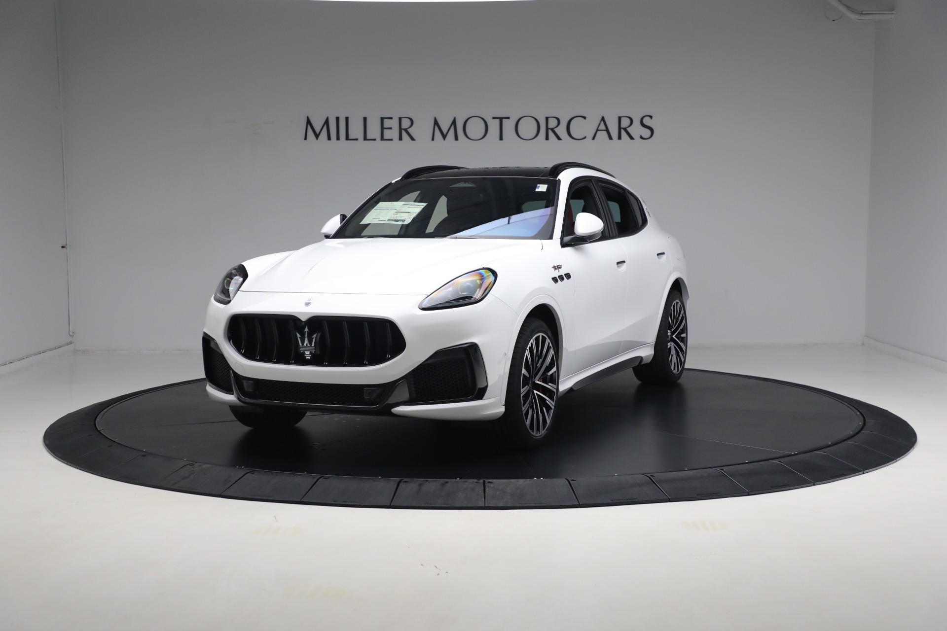 New-2024-Maserati-Grecale-Trofeo