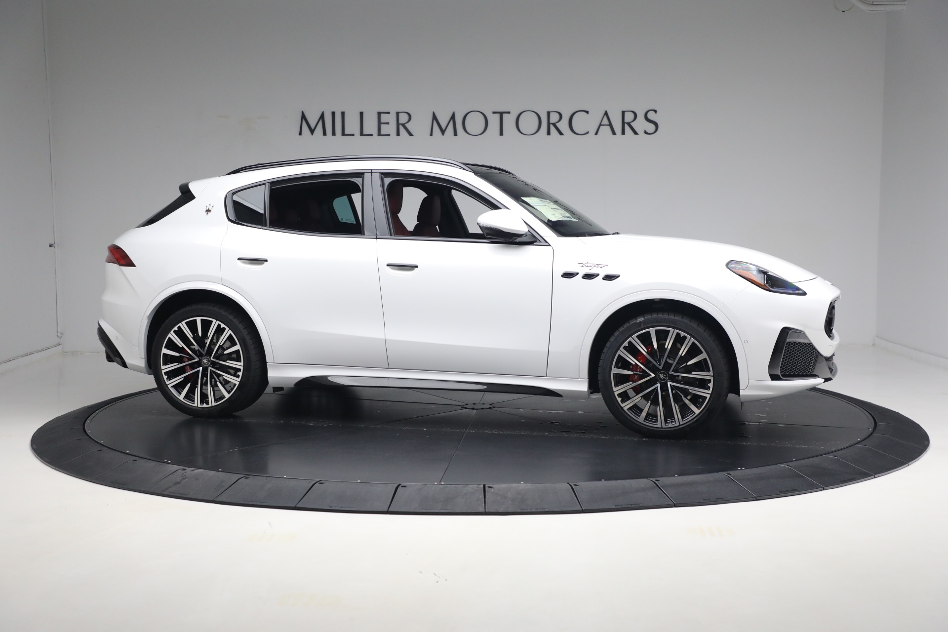 New-2024-Maserati-Grecale-Trofeo