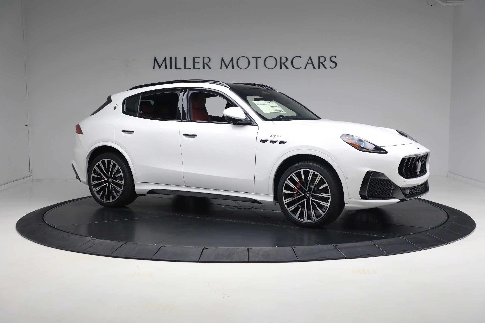 New-2024-Maserati-Grecale-Trofeo