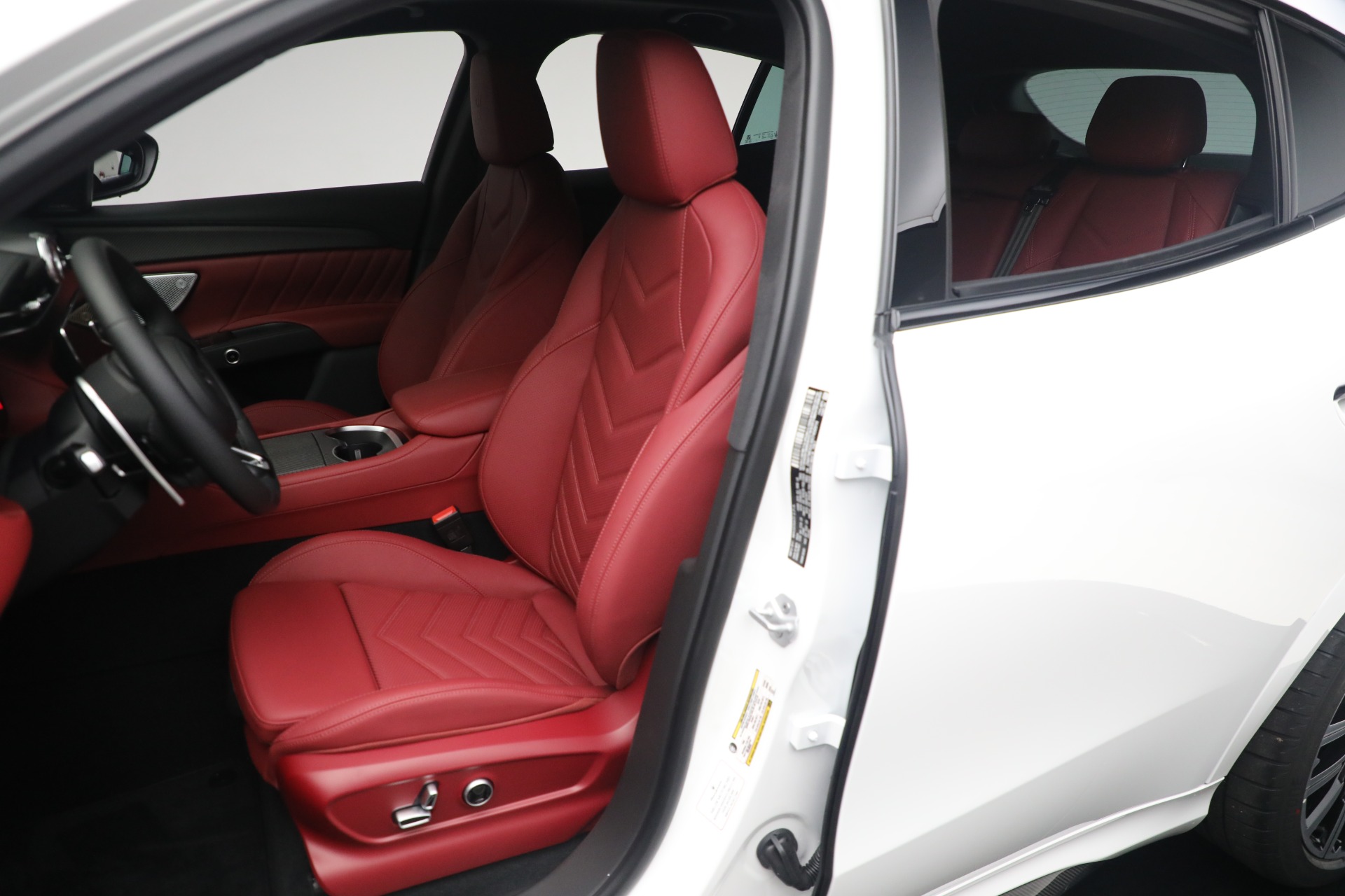 New-2024-Maserati-Grecale-Trofeo