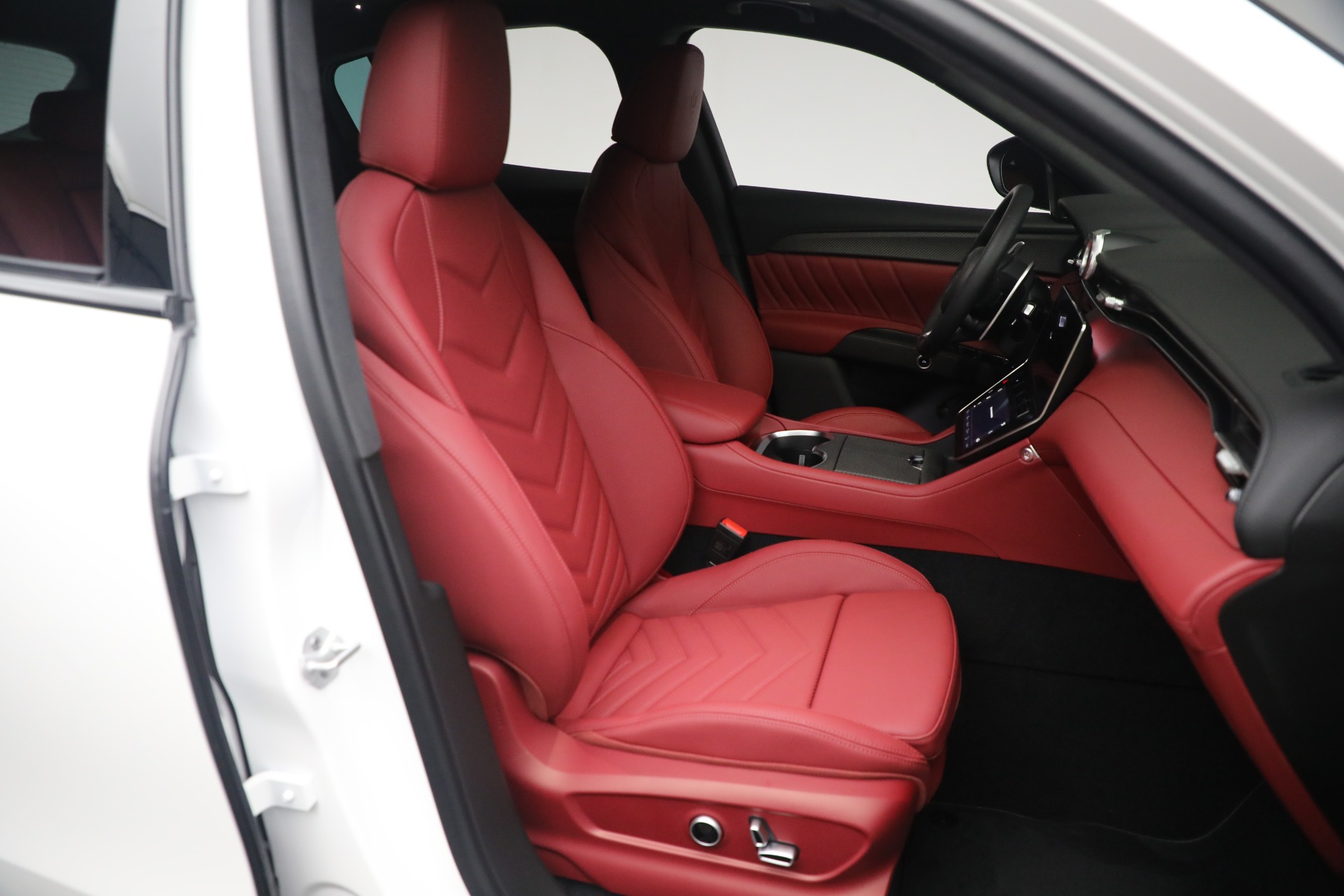 New-2024-Maserati-Grecale-Trofeo