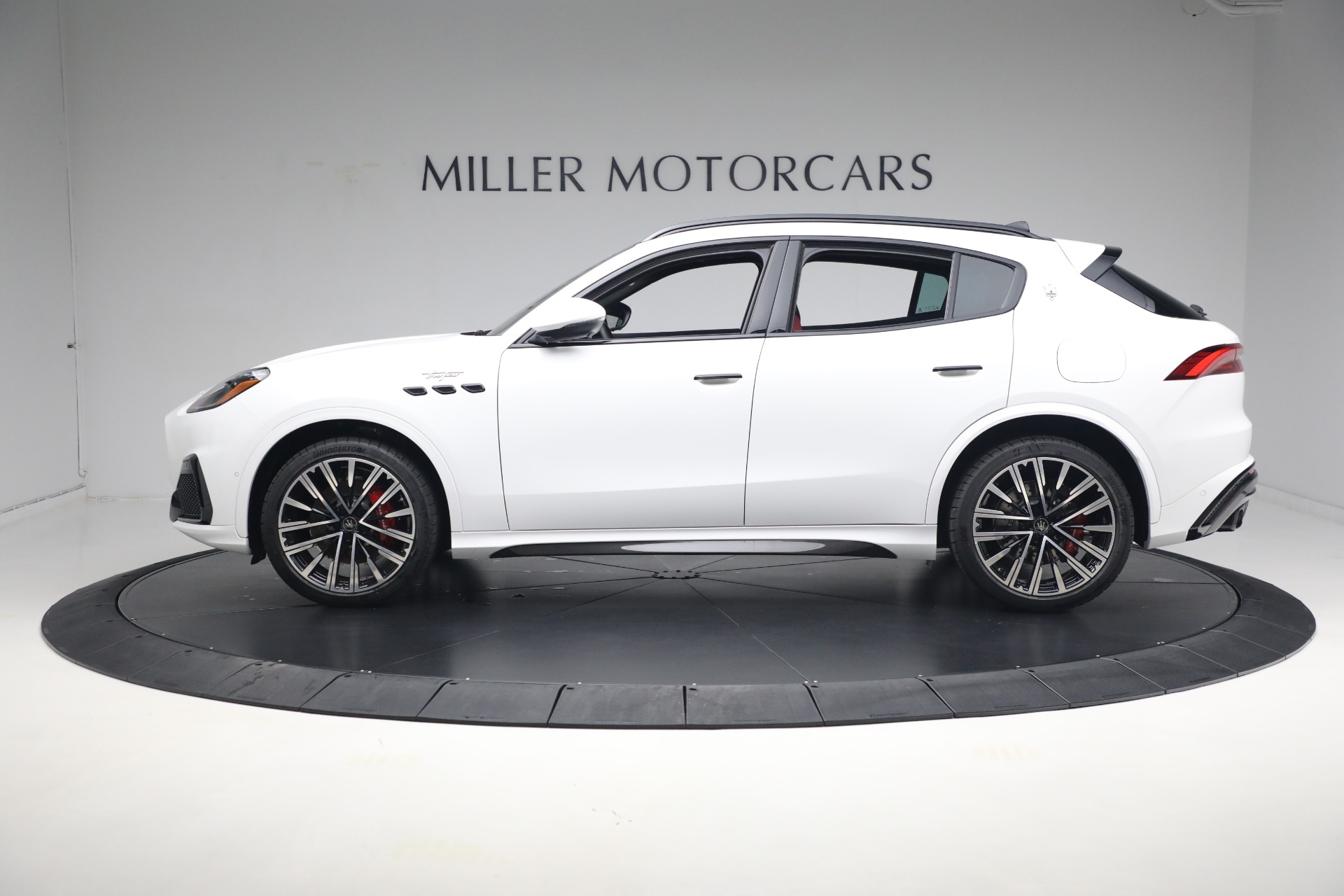 New-2024-Maserati-Grecale-Trofeo