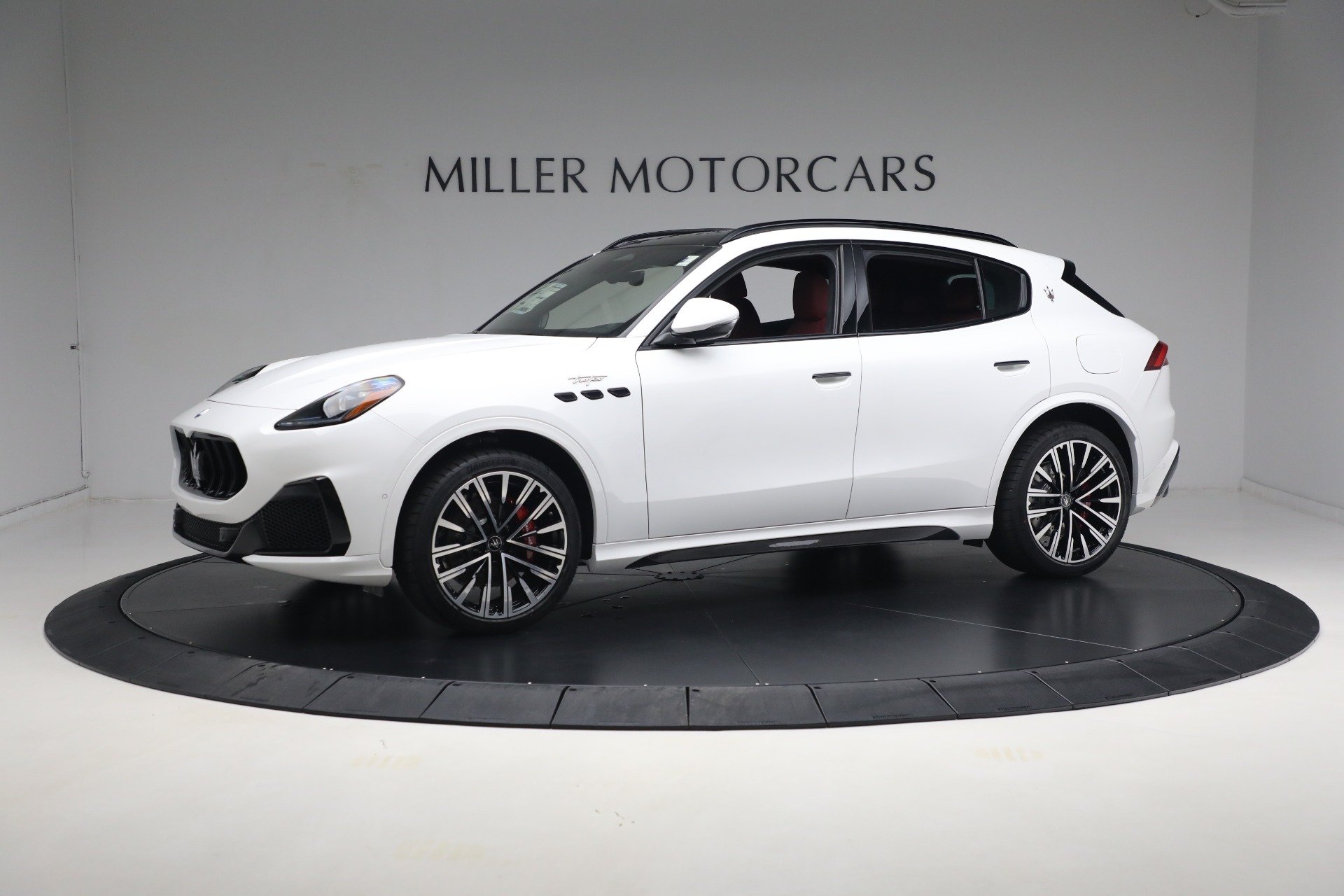 New-2024-Maserati-Grecale-Trofeo