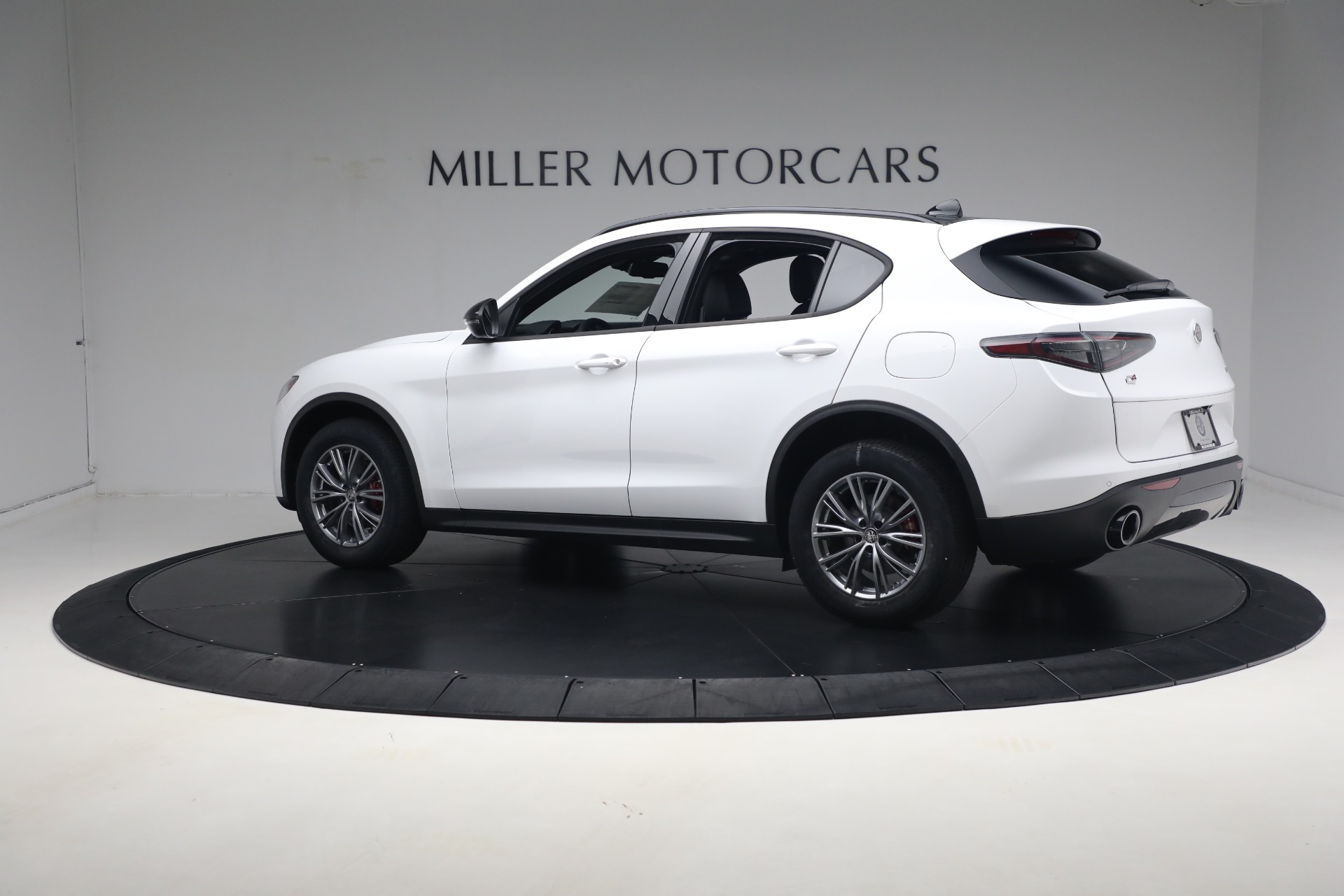 New-2024-Alfa-Romeo-Stelvio-Sprint
