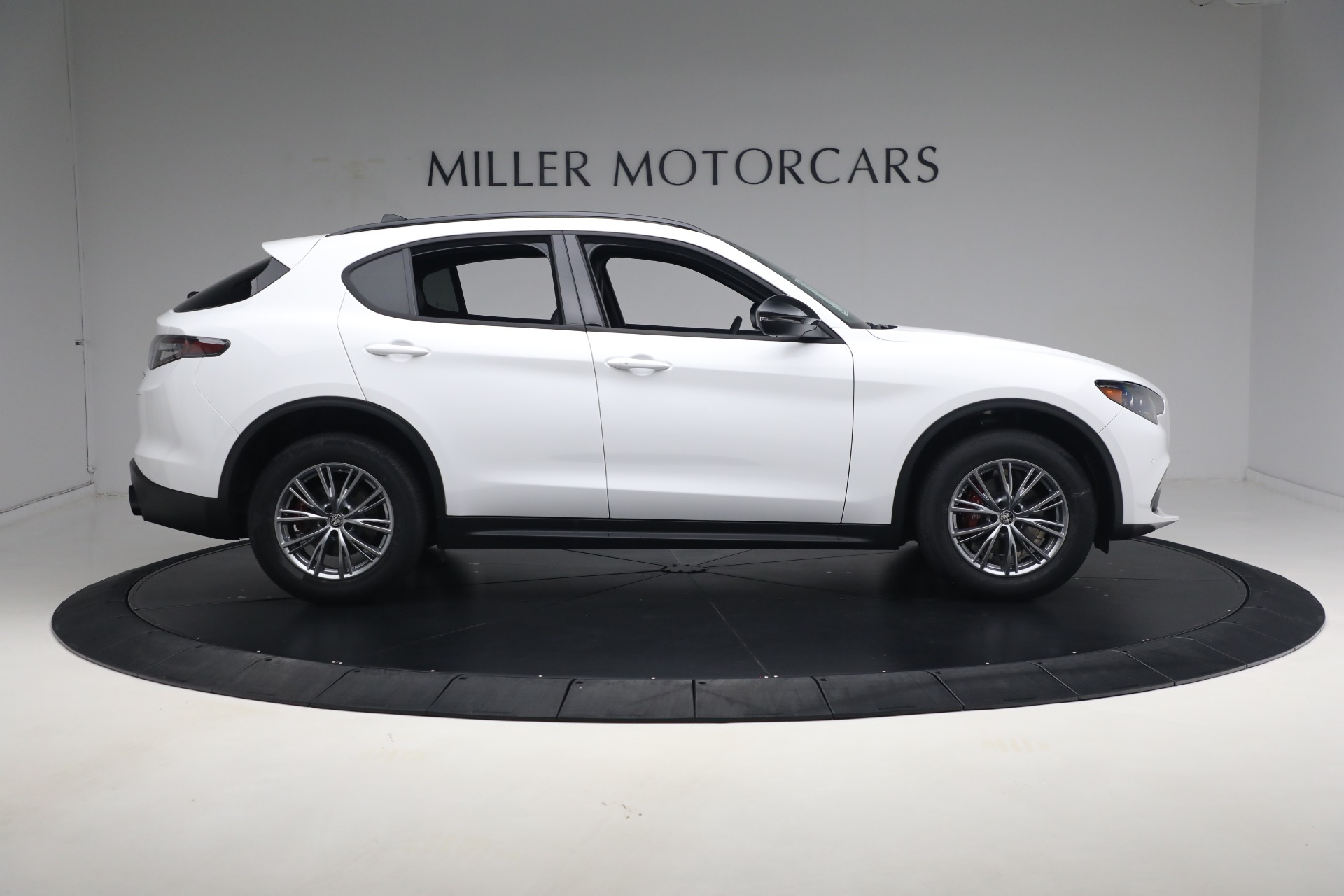 New-2024-Alfa-Romeo-Stelvio-Sprint