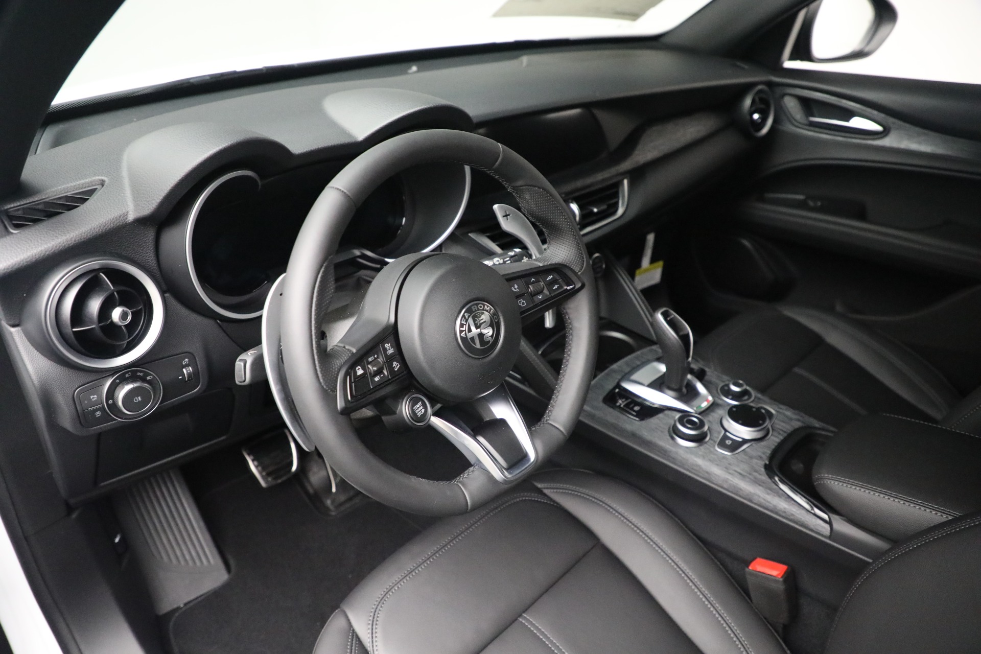 New-2024-Alfa-Romeo-Stelvio-Sprint