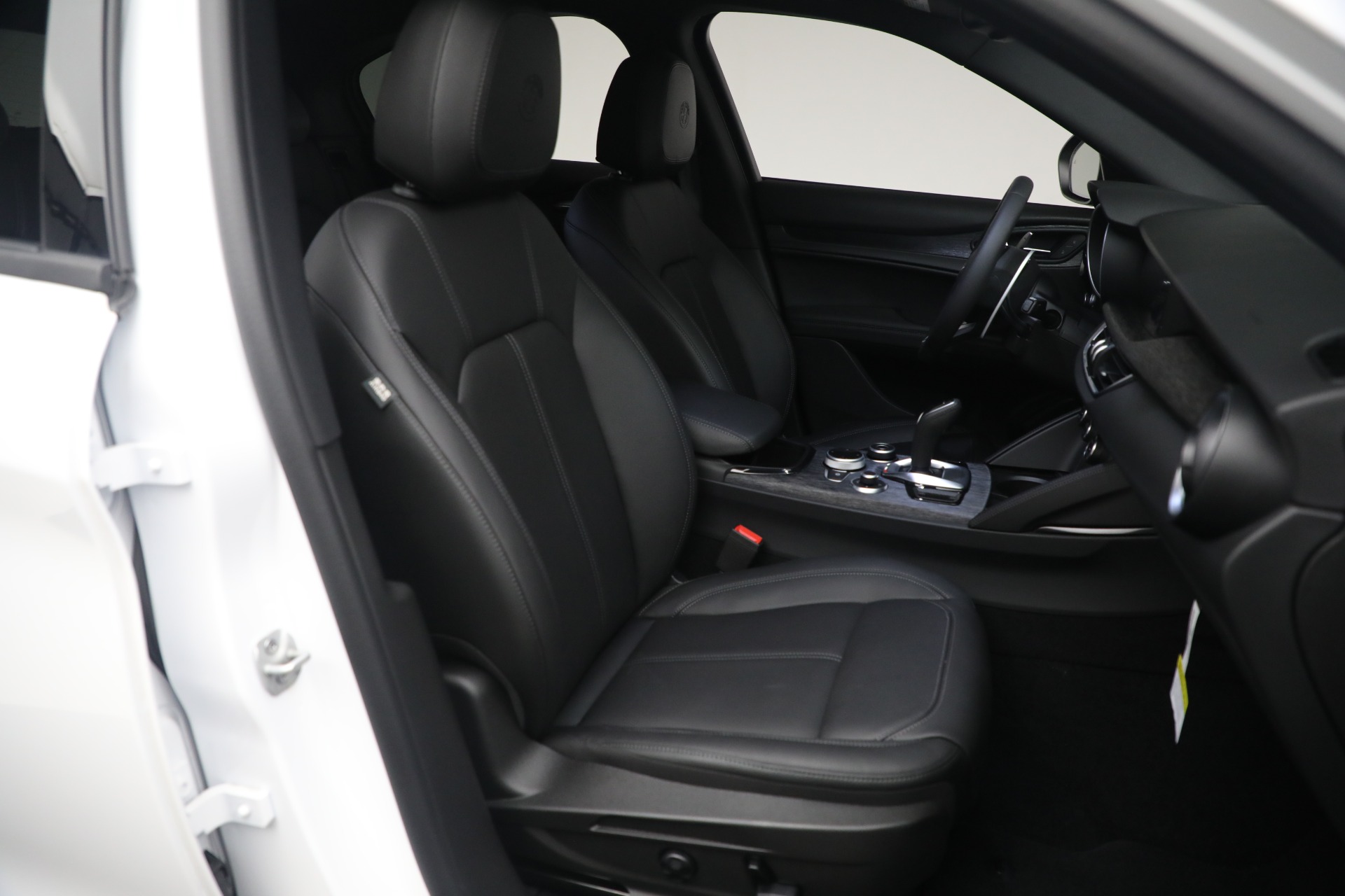 New-2024-Alfa-Romeo-Stelvio-Sprint