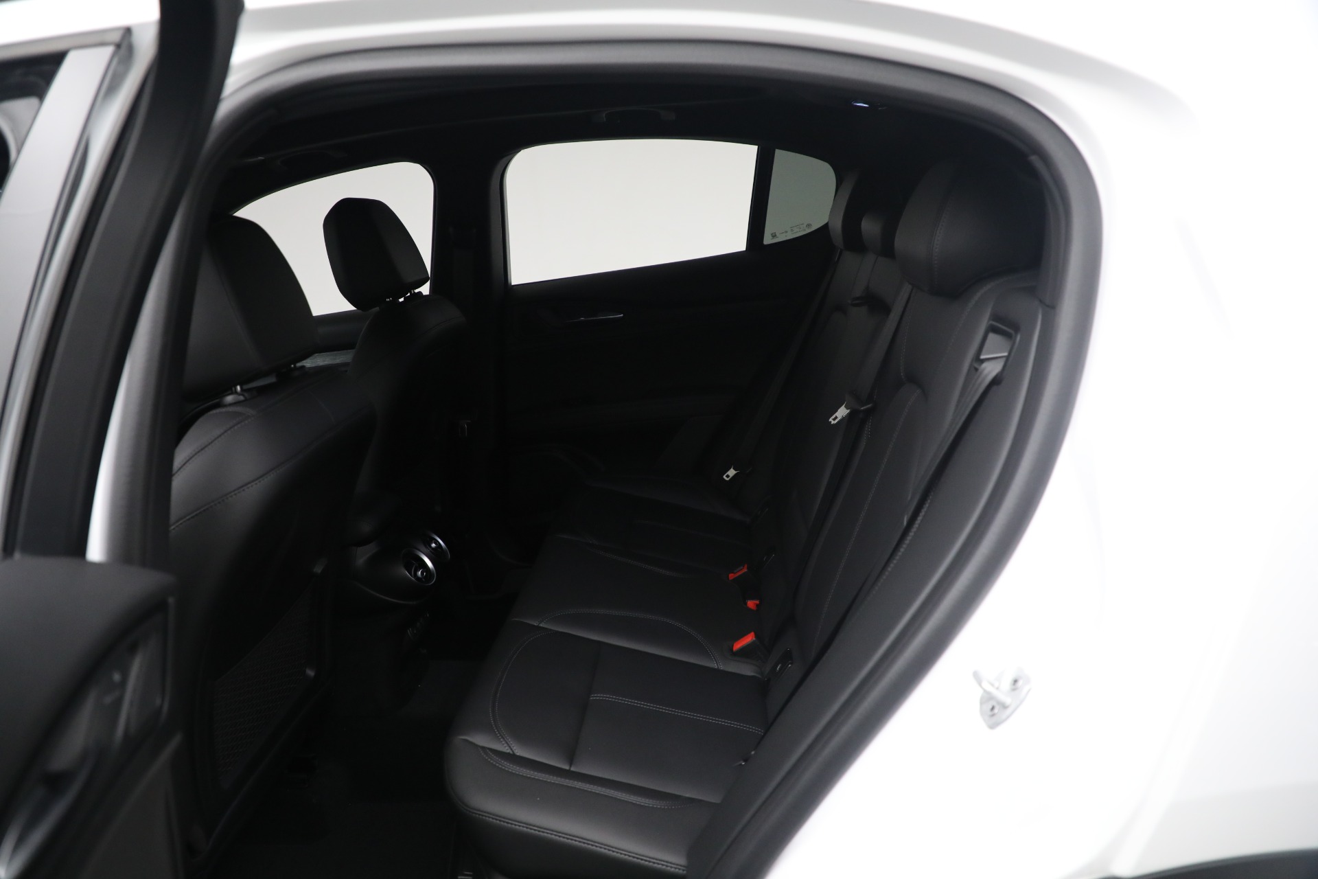 New-2024-Alfa-Romeo-Stelvio-Sprint