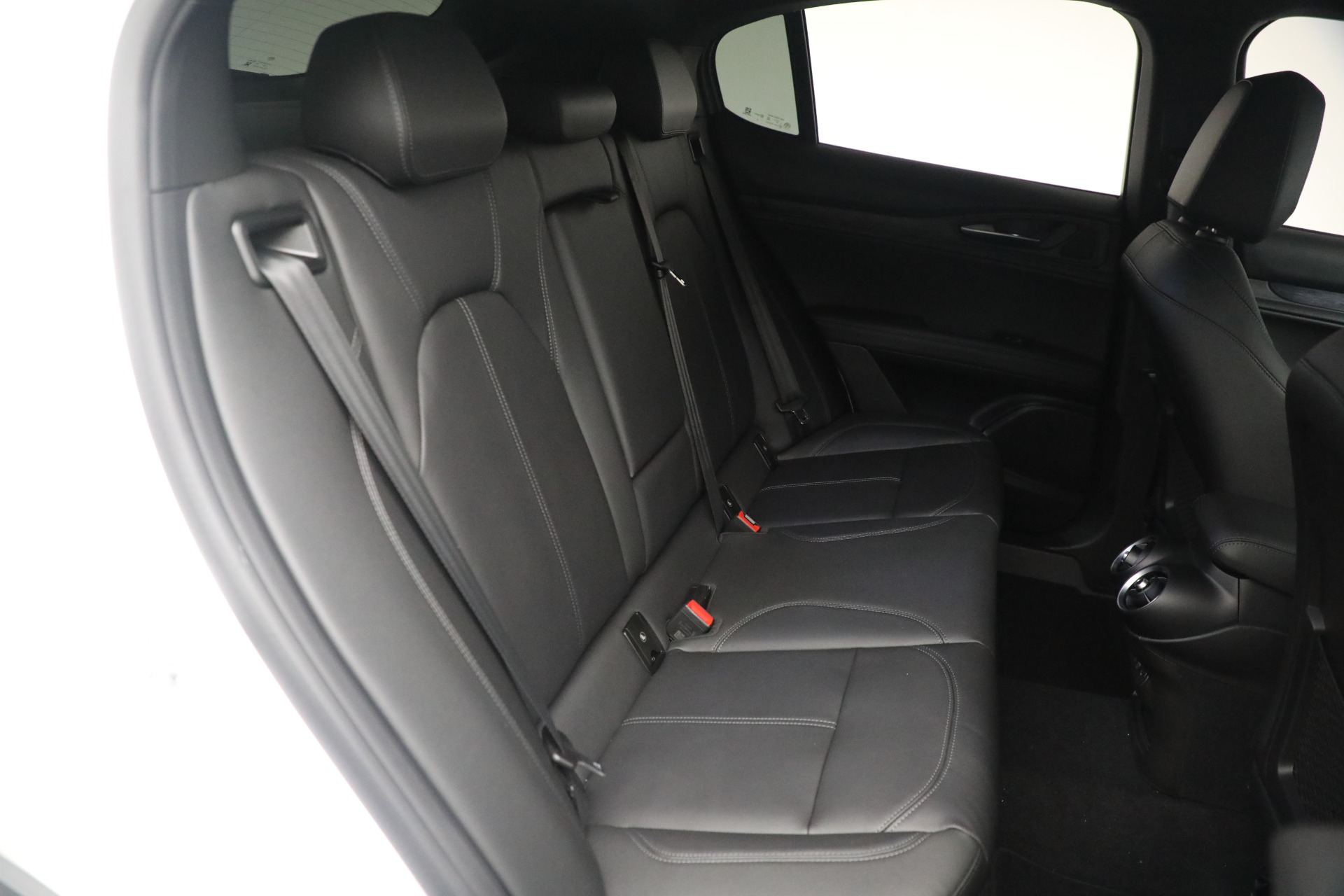 New-2024-Alfa-Romeo-Stelvio-Sprint