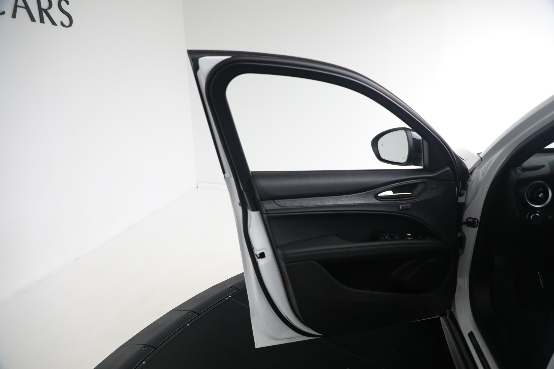 New-2024-Alfa-Romeo-Stelvio-Sprint