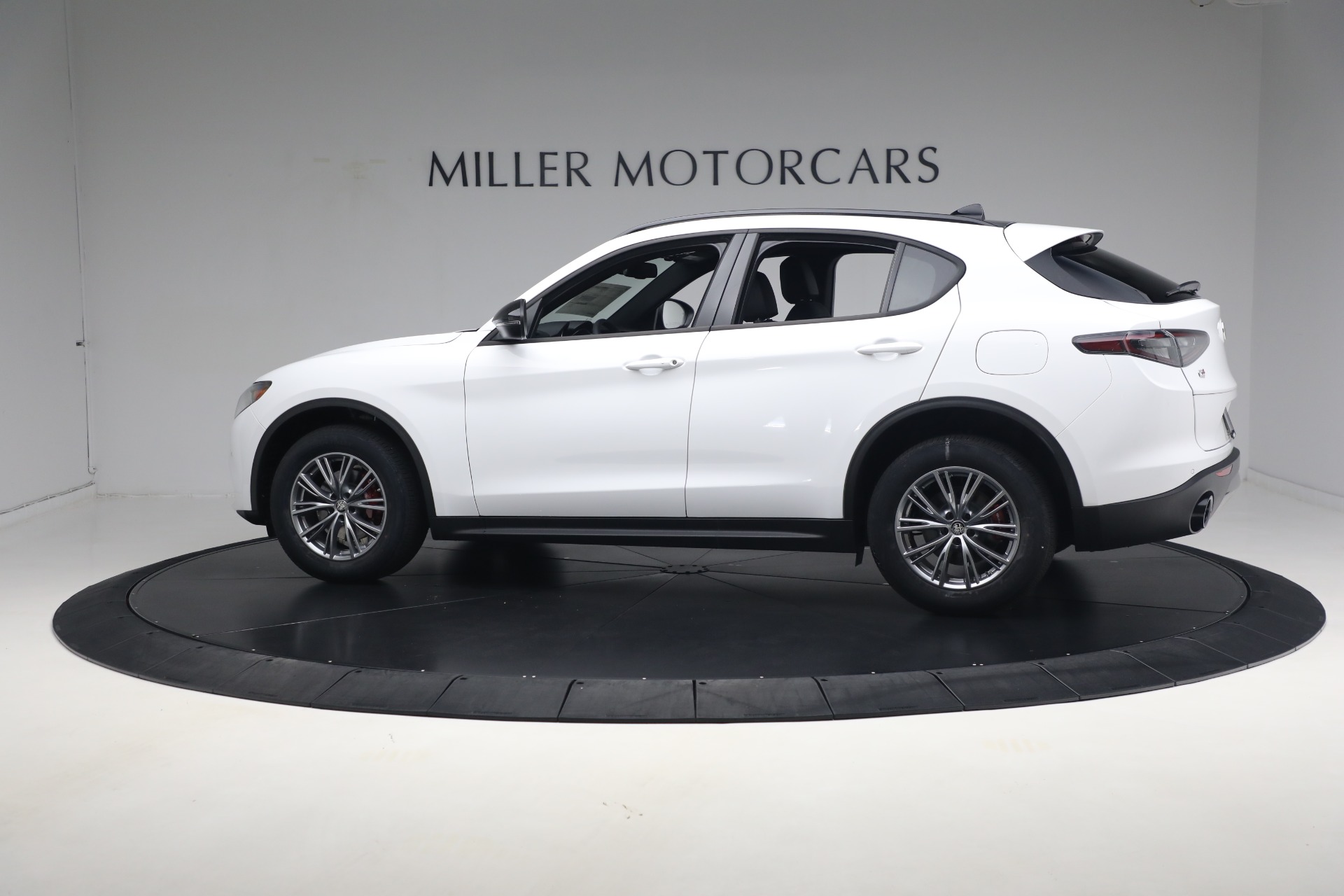 New-2024-Alfa-Romeo-Stelvio-Sprint