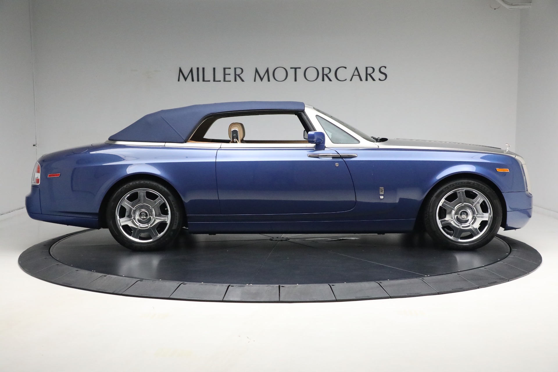 Used-2009-Rolls-Royce-Phantom-Drophead-Coupe