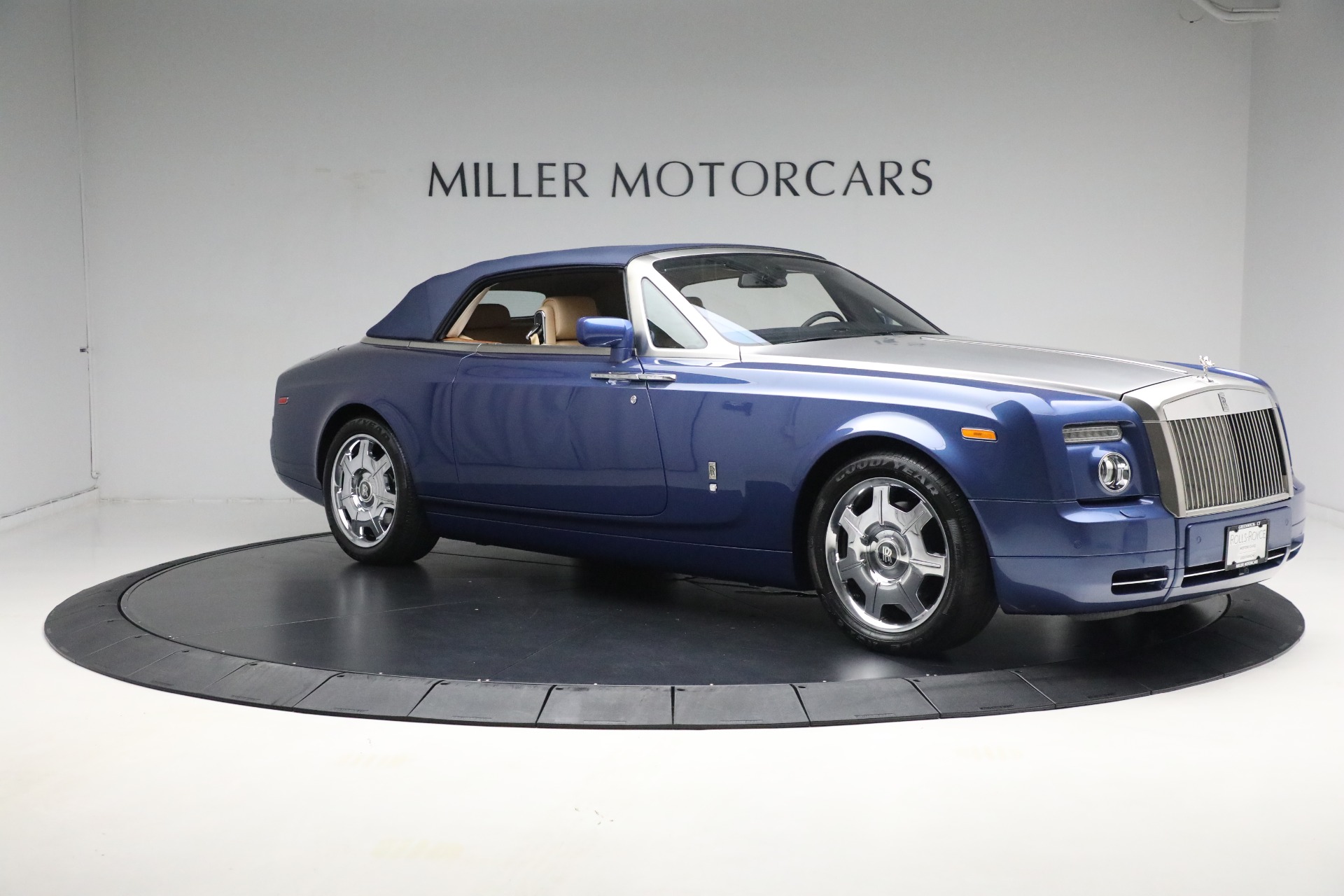 Used-2009-Rolls-Royce-Phantom-Drophead-Coupe