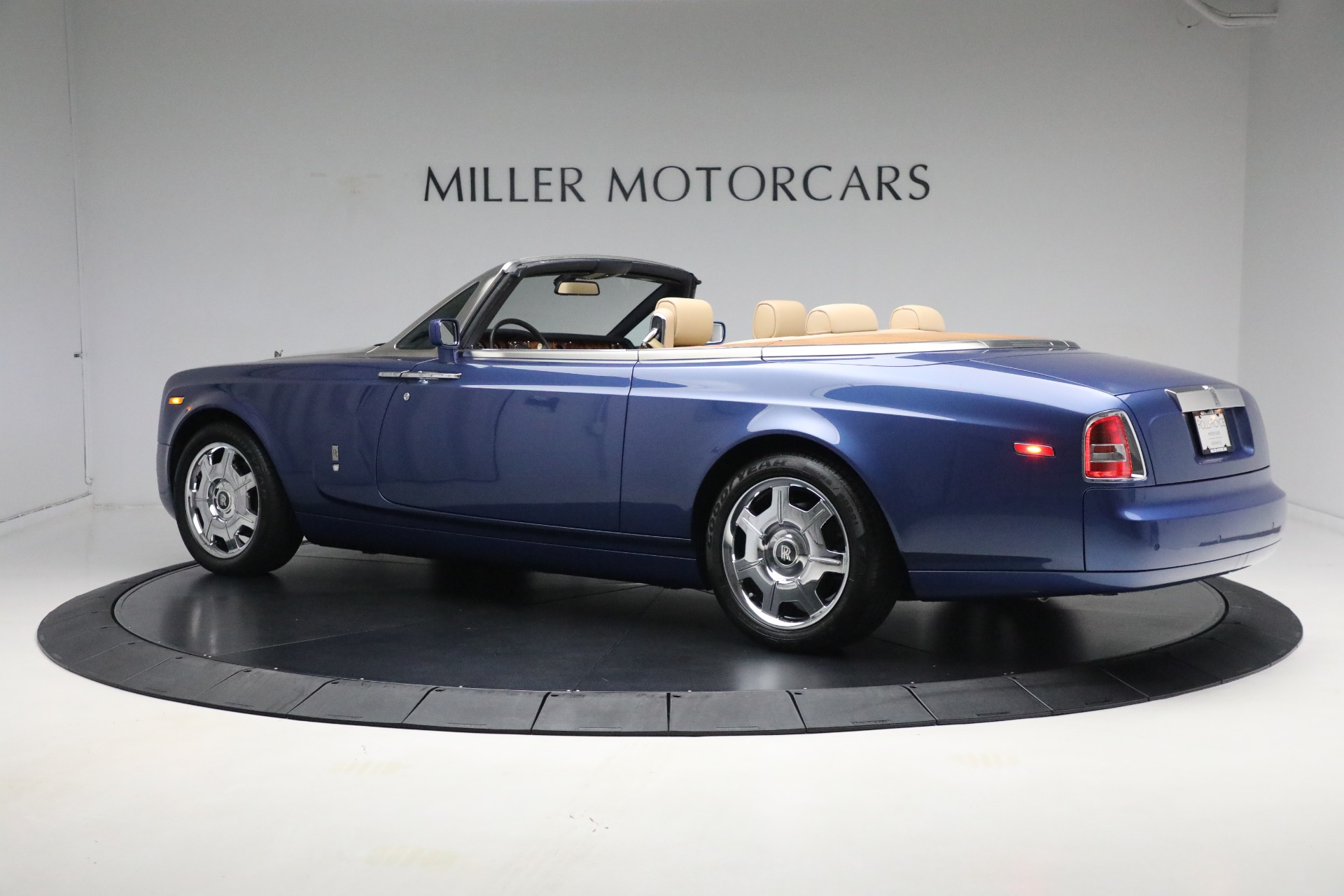 Used-2009-Rolls-Royce-Phantom-Drophead-Coupe