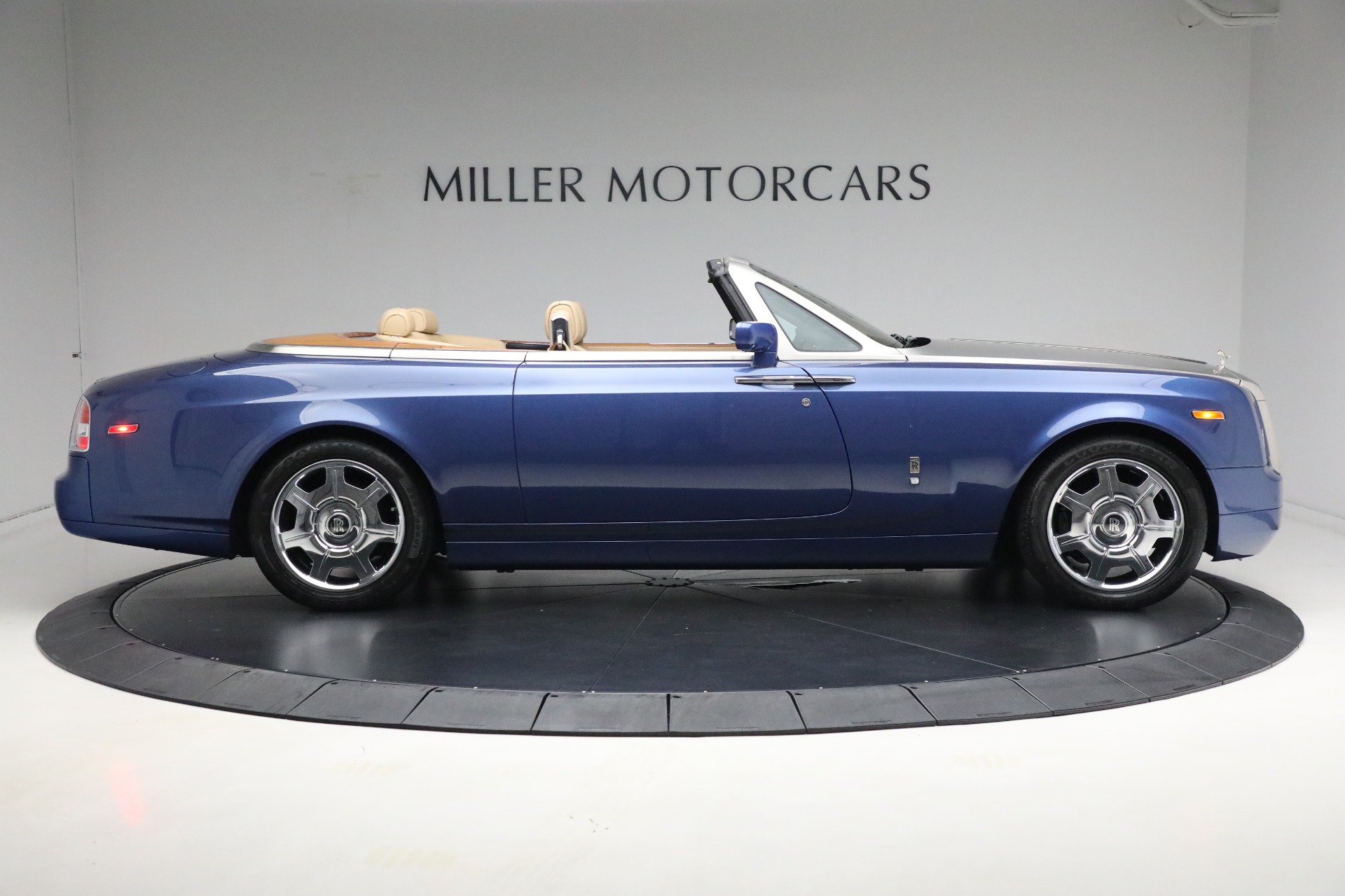 Used-2009-Rolls-Royce-Phantom-Drophead-Coupe
