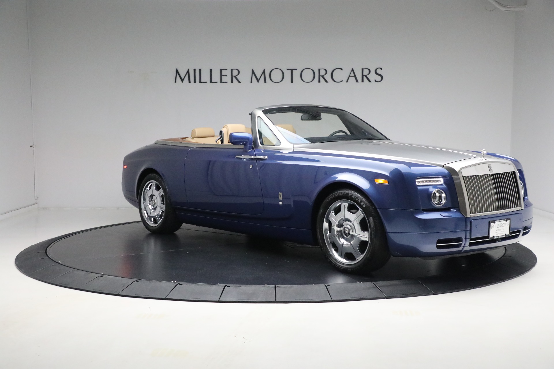 Used-2009-Rolls-Royce-Phantom-Drophead-Coupe