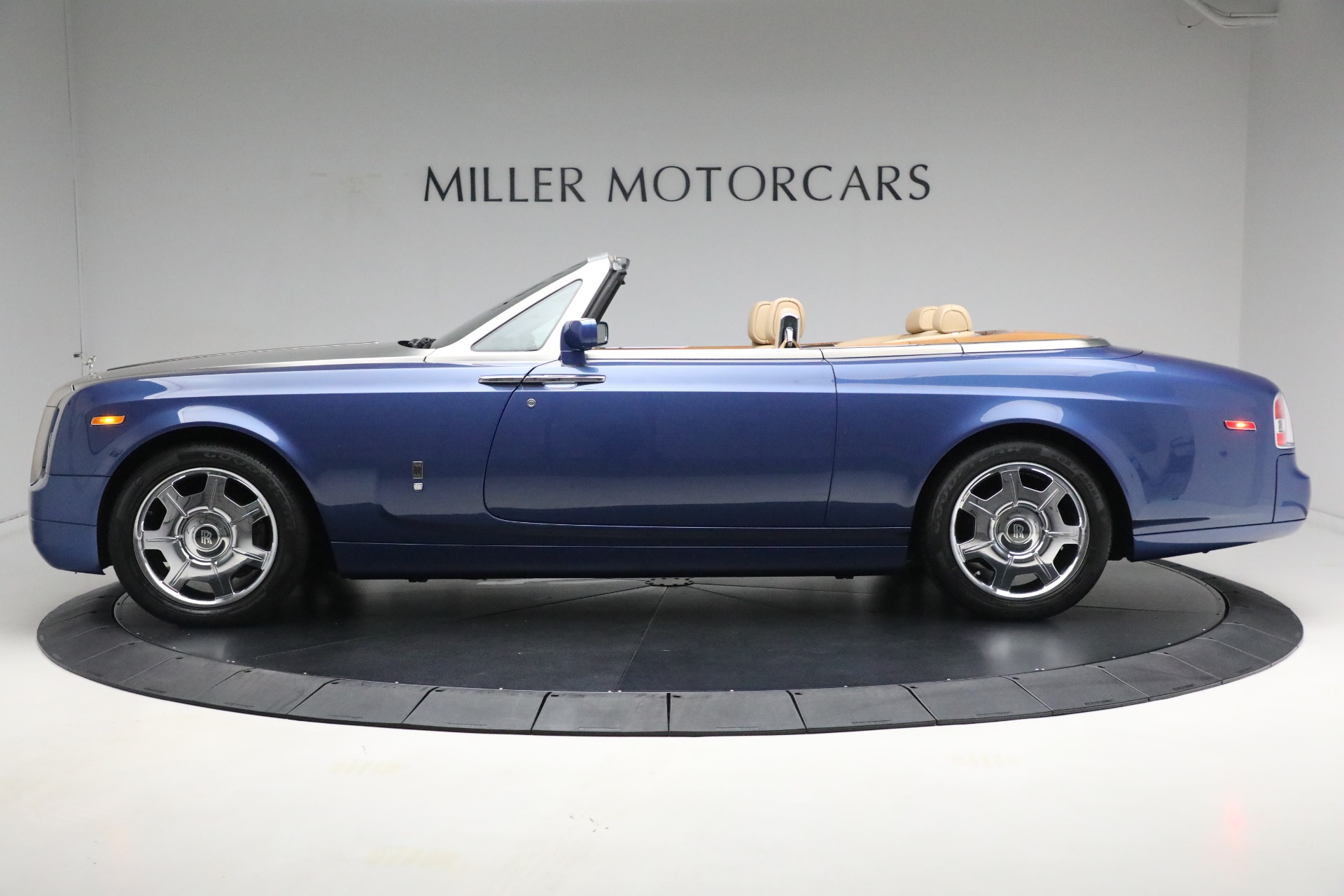 Used-2009-Rolls-Royce-Phantom-Drophead-Coupe