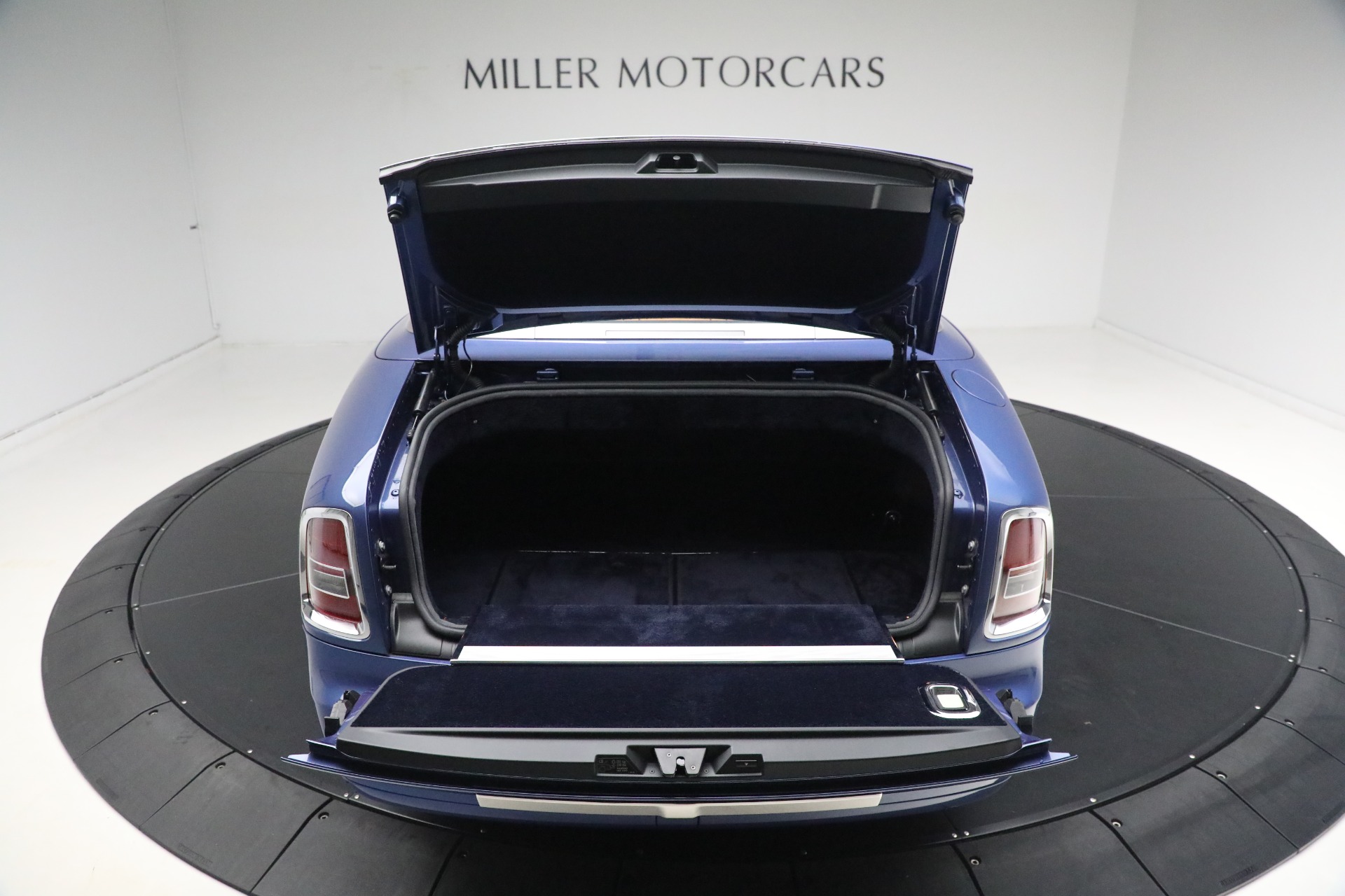 Used-2009-Rolls-Royce-Phantom-Drophead-Coupe