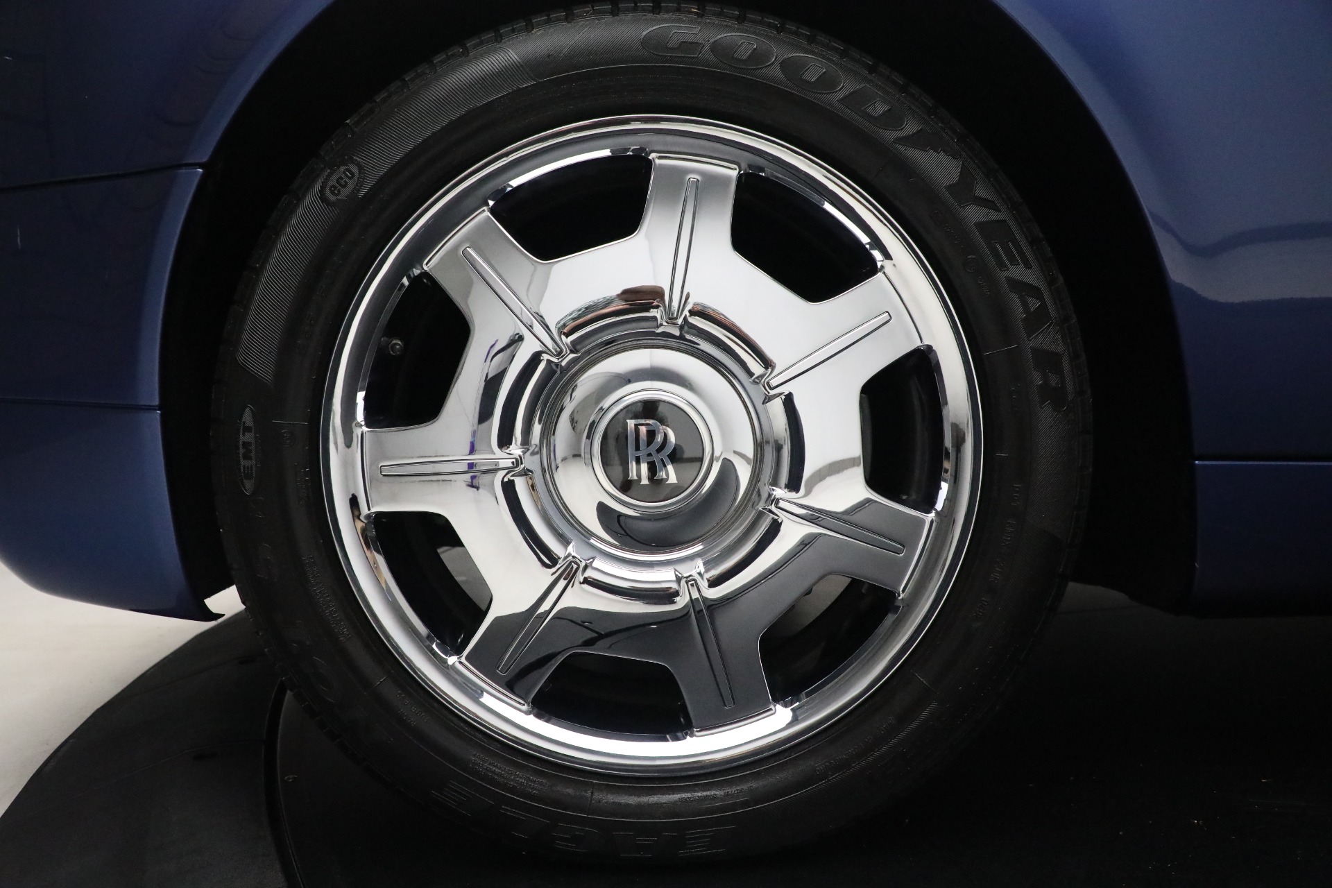 Used-2009-Rolls-Royce-Phantom-Drophead-Coupe