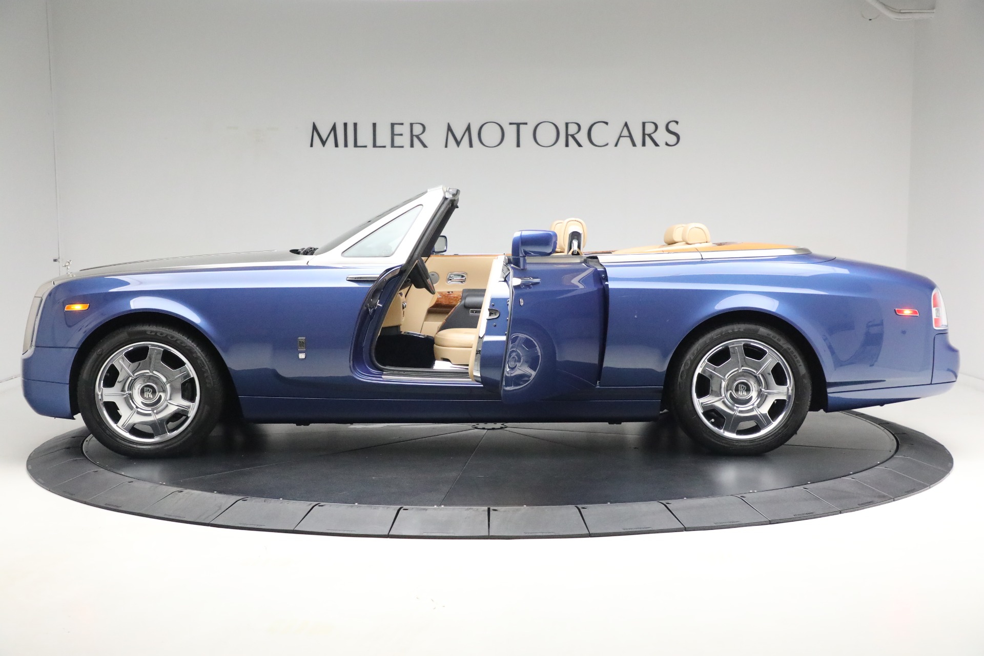 Used-2009-Rolls-Royce-Phantom-Drophead-Coupe