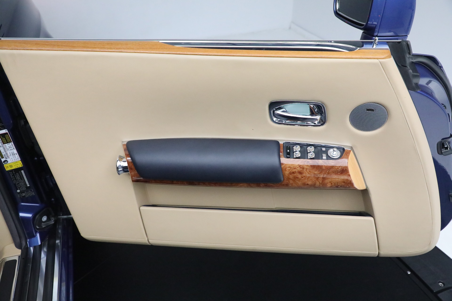 Used-2009-Rolls-Royce-Phantom-Drophead-Coupe