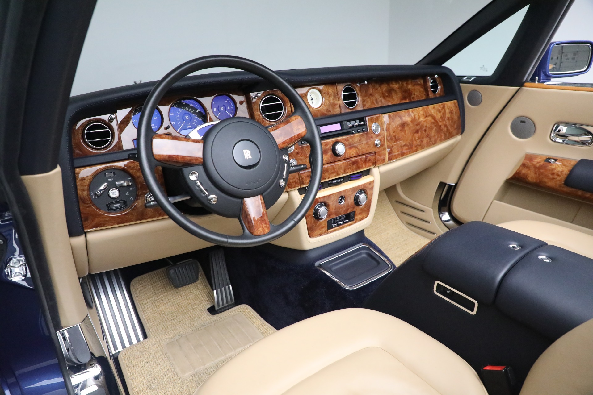 Used-2009-Rolls-Royce-Phantom-Drophead-Coupe