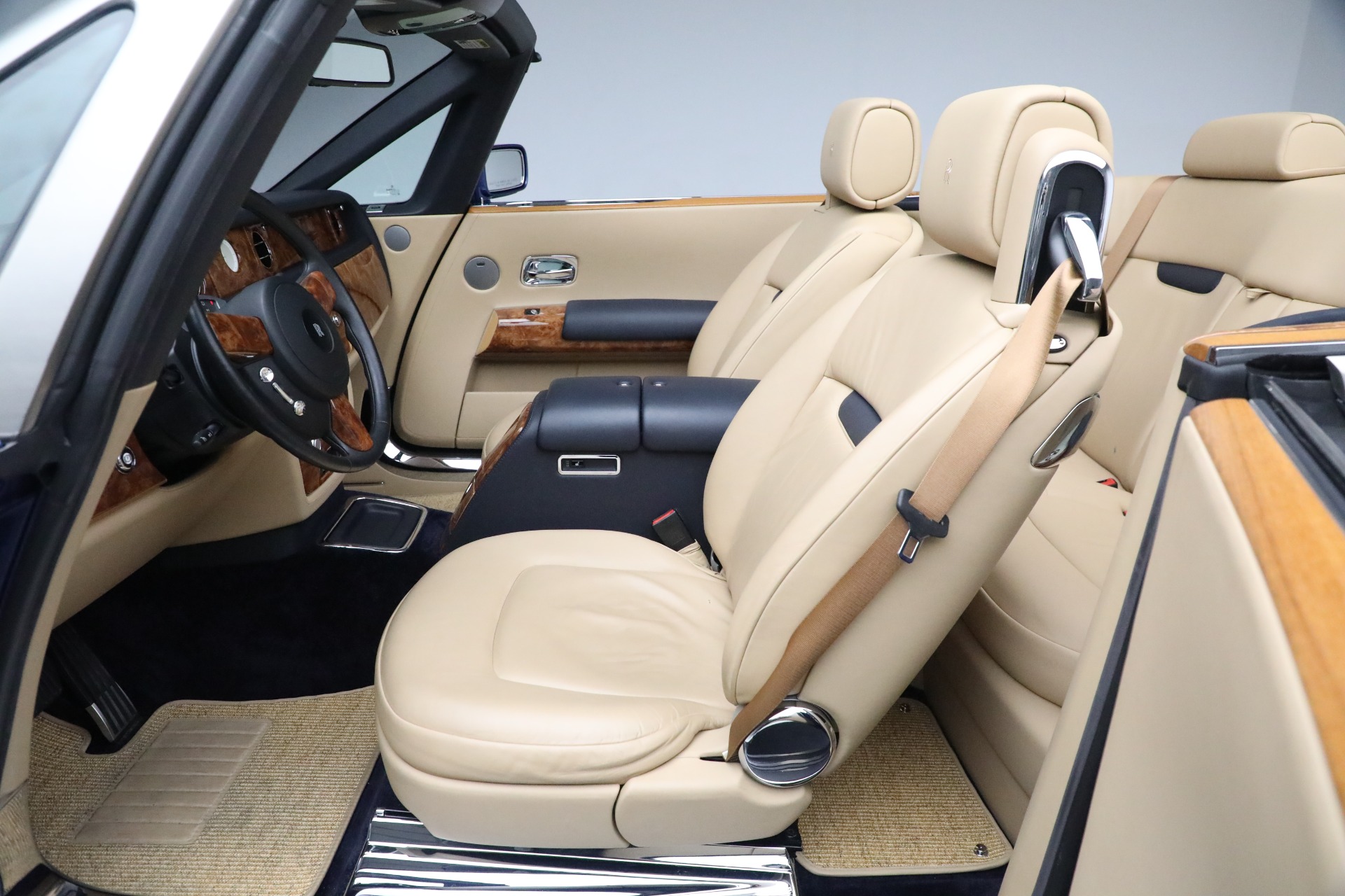 Used-2009-Rolls-Royce-Phantom-Drophead-Coupe