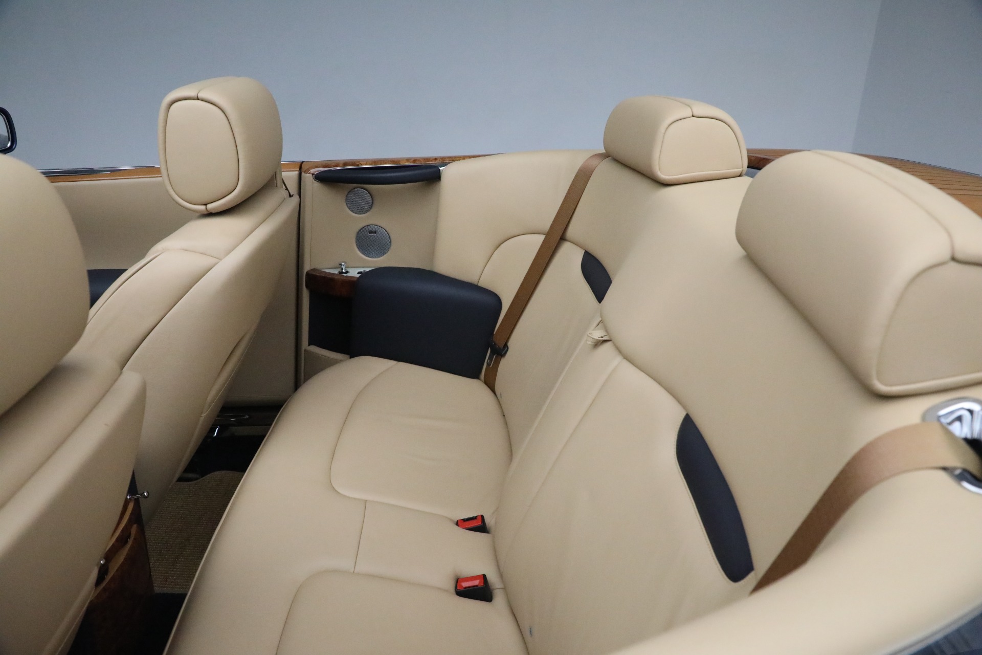Used-2009-Rolls-Royce-Phantom-Drophead-Coupe