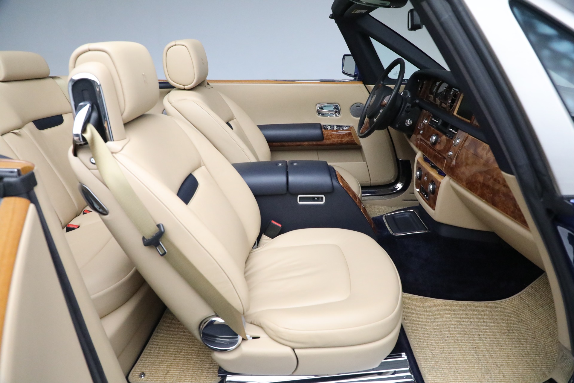 Used-2009-Rolls-Royce-Phantom-Drophead-Coupe