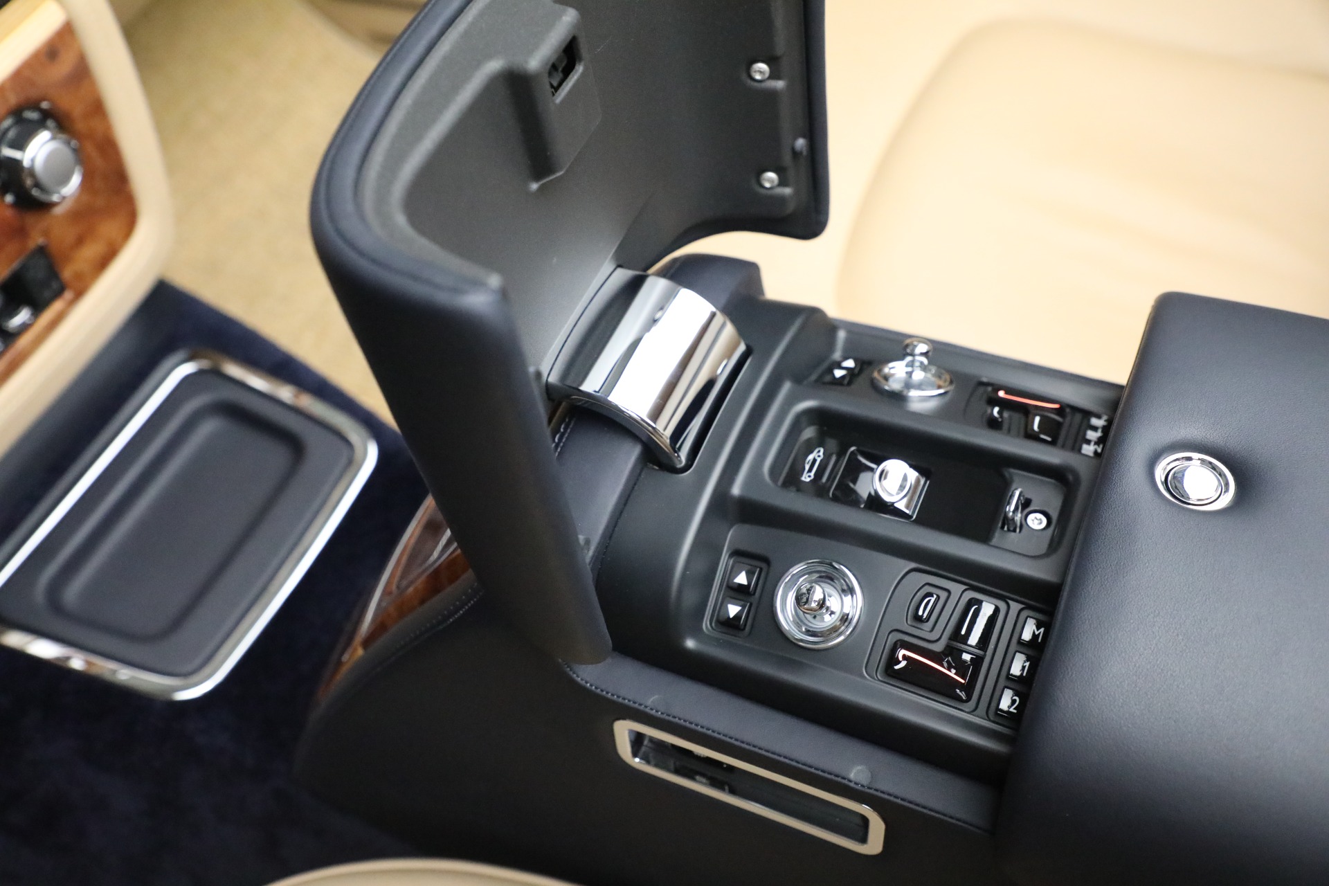 Used-2009-Rolls-Royce-Phantom-Drophead-Coupe