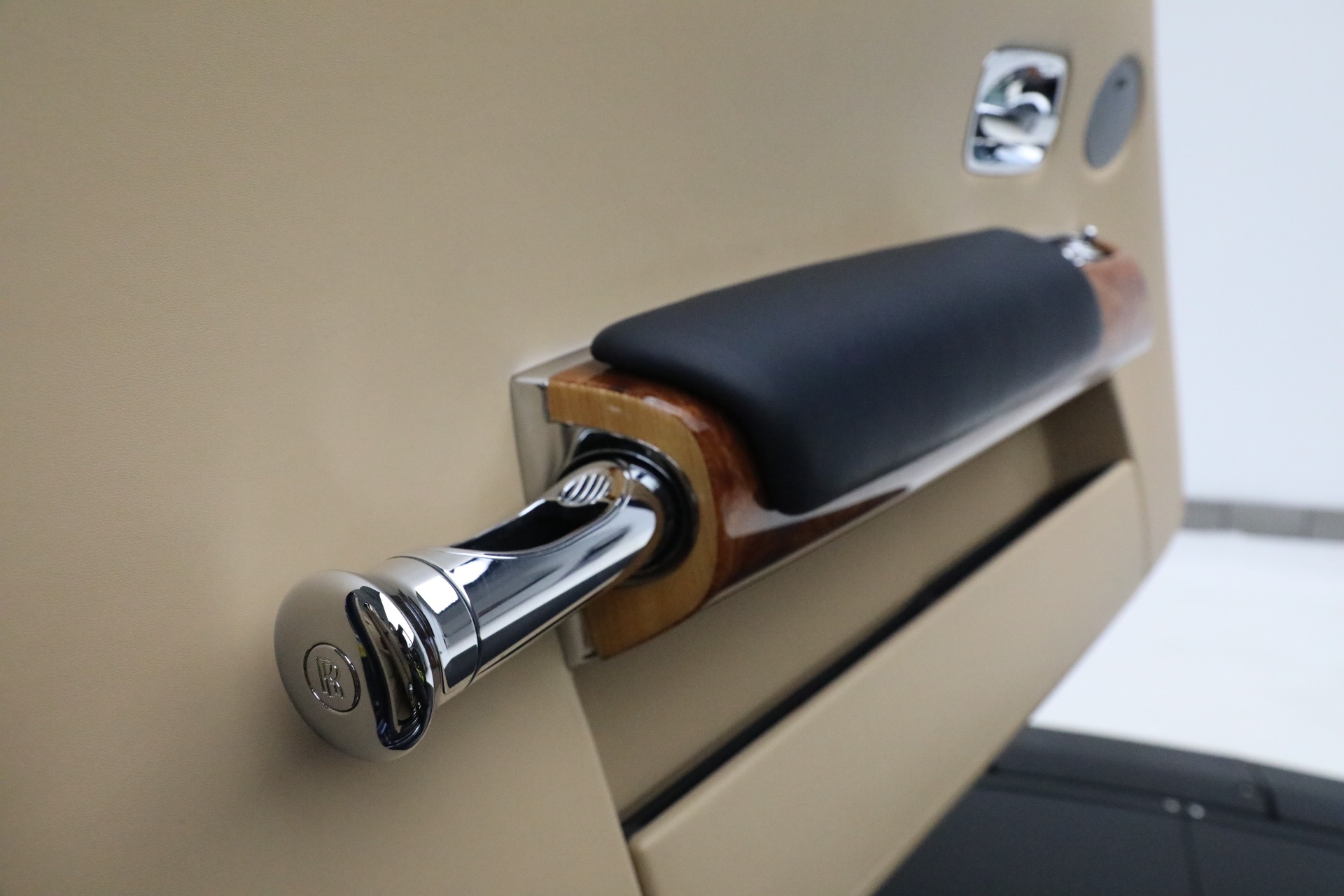 Used-2009-Rolls-Royce-Phantom-Drophead-Coupe