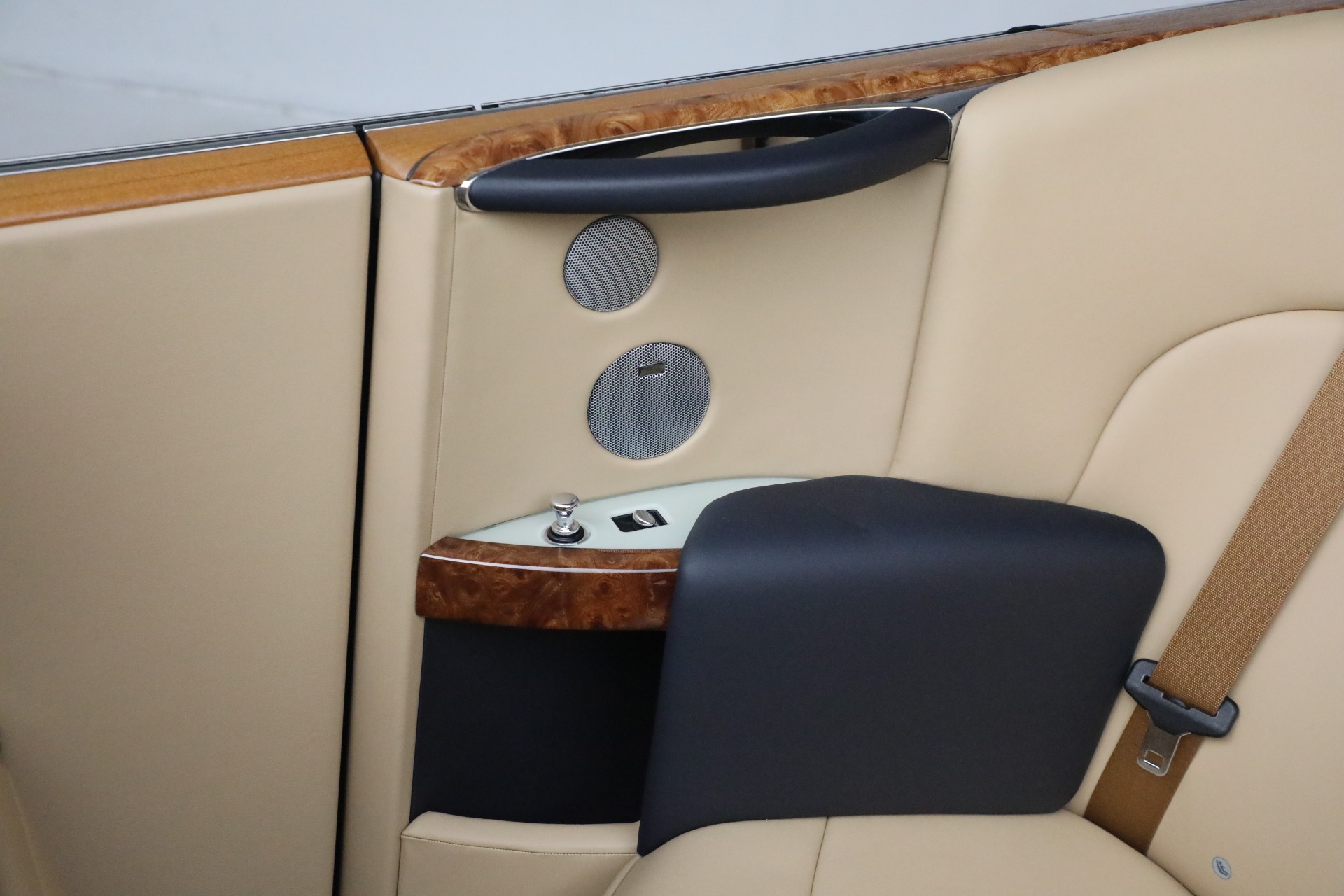 Used-2009-Rolls-Royce-Phantom-Drophead-Coupe