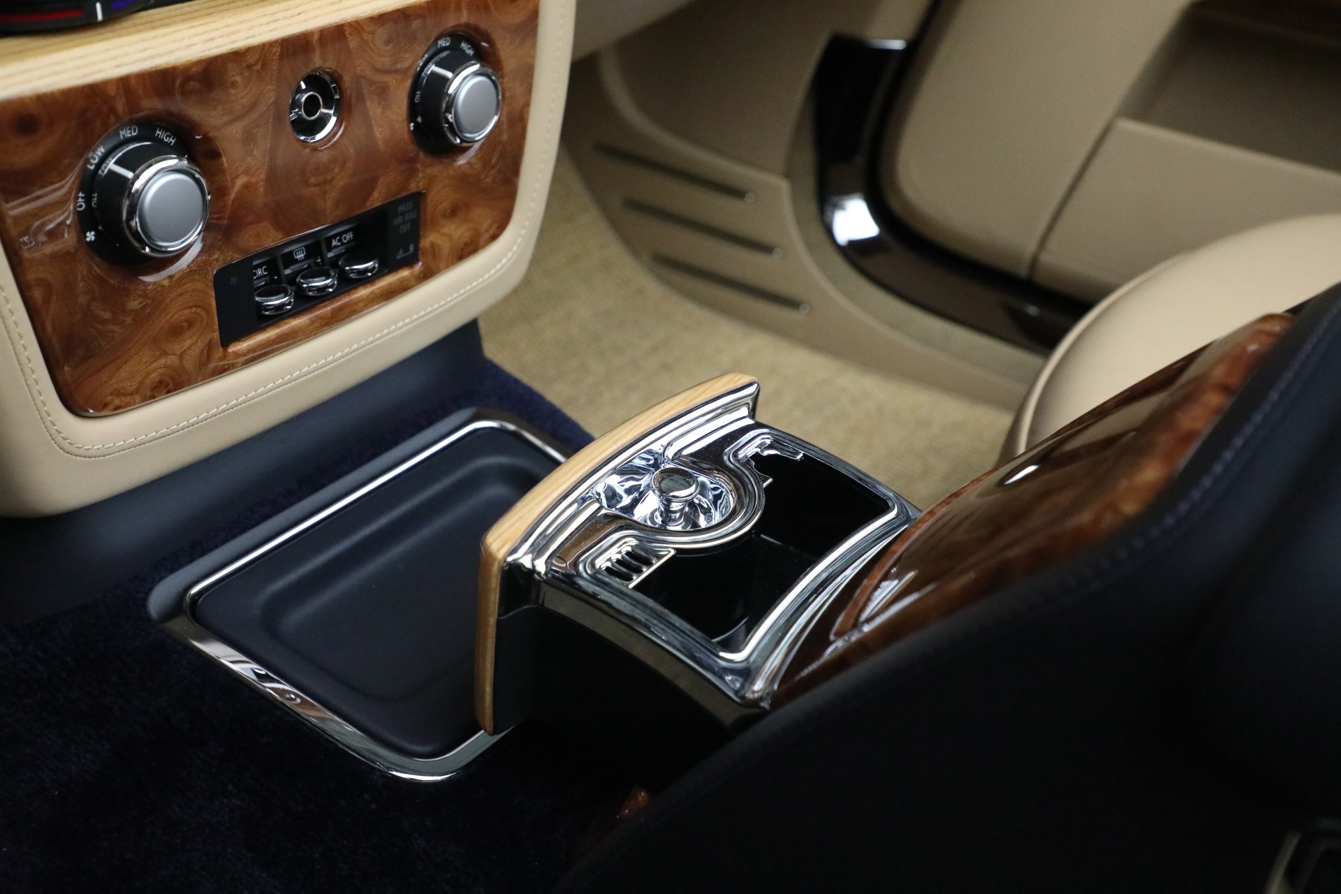 Used-2009-Rolls-Royce-Phantom-Drophead-Coupe