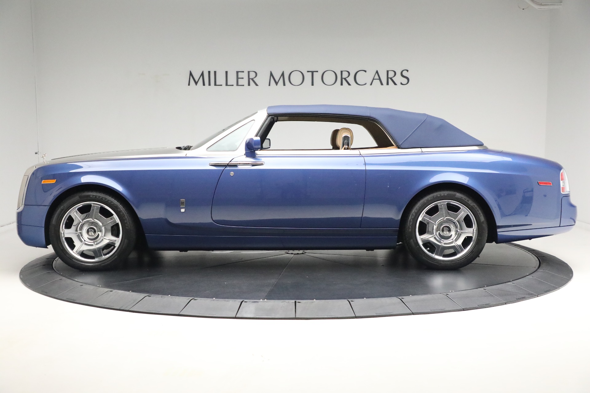 Used-2009-Rolls-Royce-Phantom-Drophead-Coupe