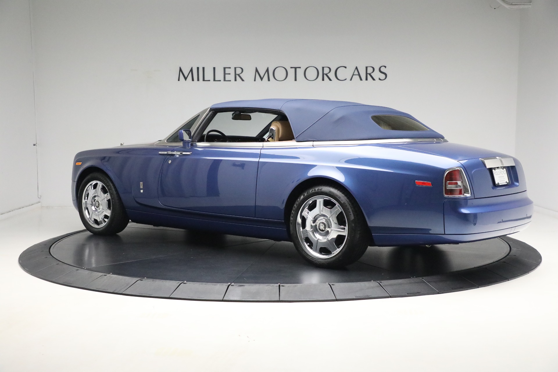 Used-2009-Rolls-Royce-Phantom-Drophead-Coupe