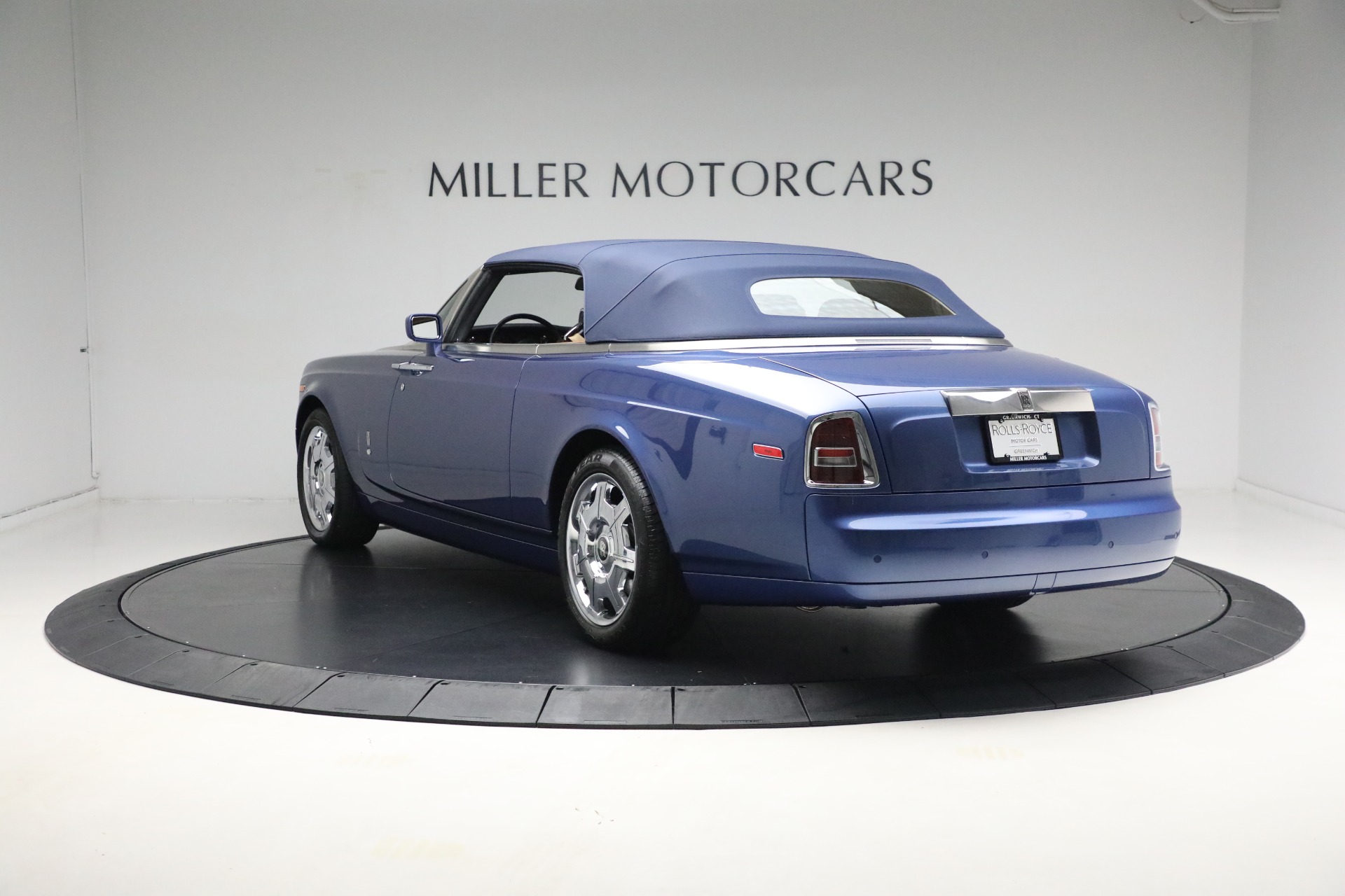 Used-2009-Rolls-Royce-Phantom-Drophead-Coupe