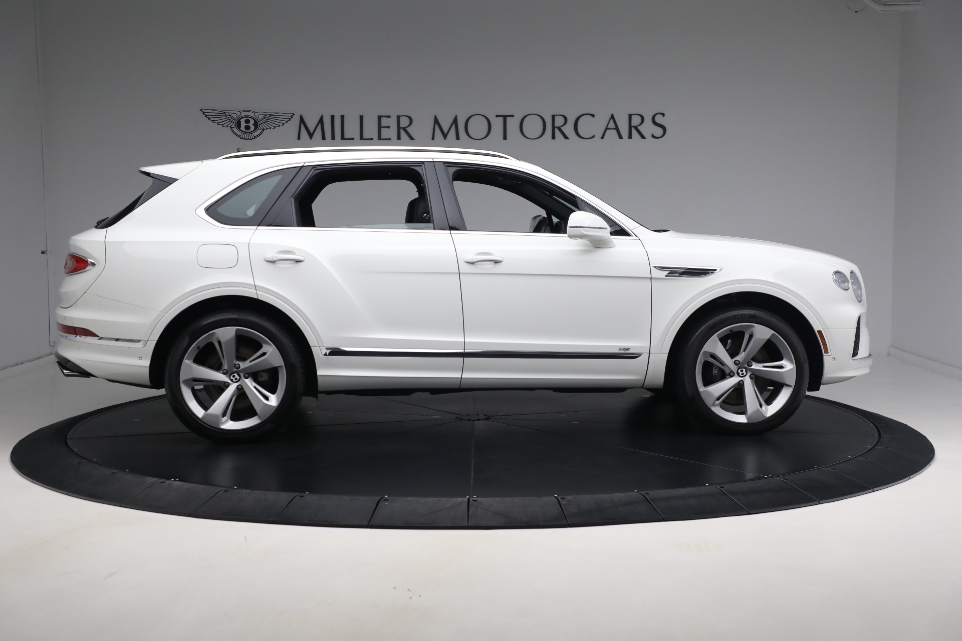 Used-2021-Bentley-Bentayga-V8