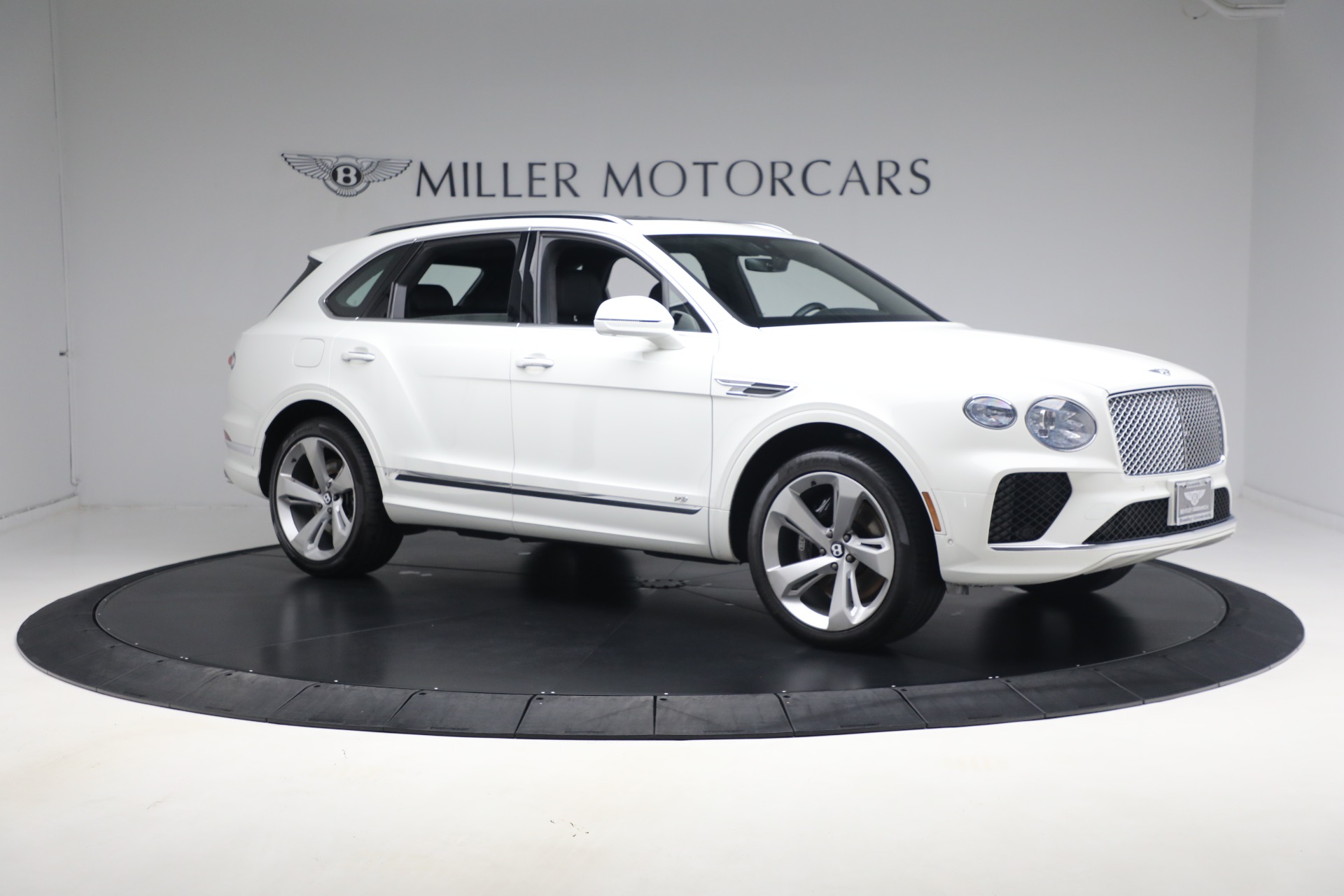 Used-2021-Bentley-Bentayga-V8